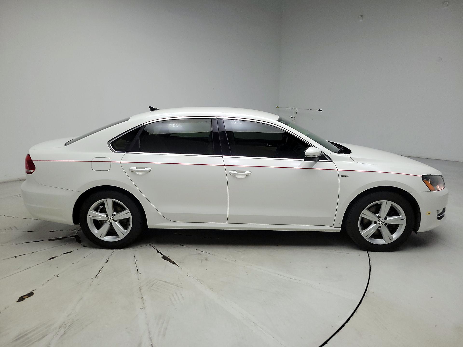 Thumbnail: 2015 Volkswagen Passat - 4