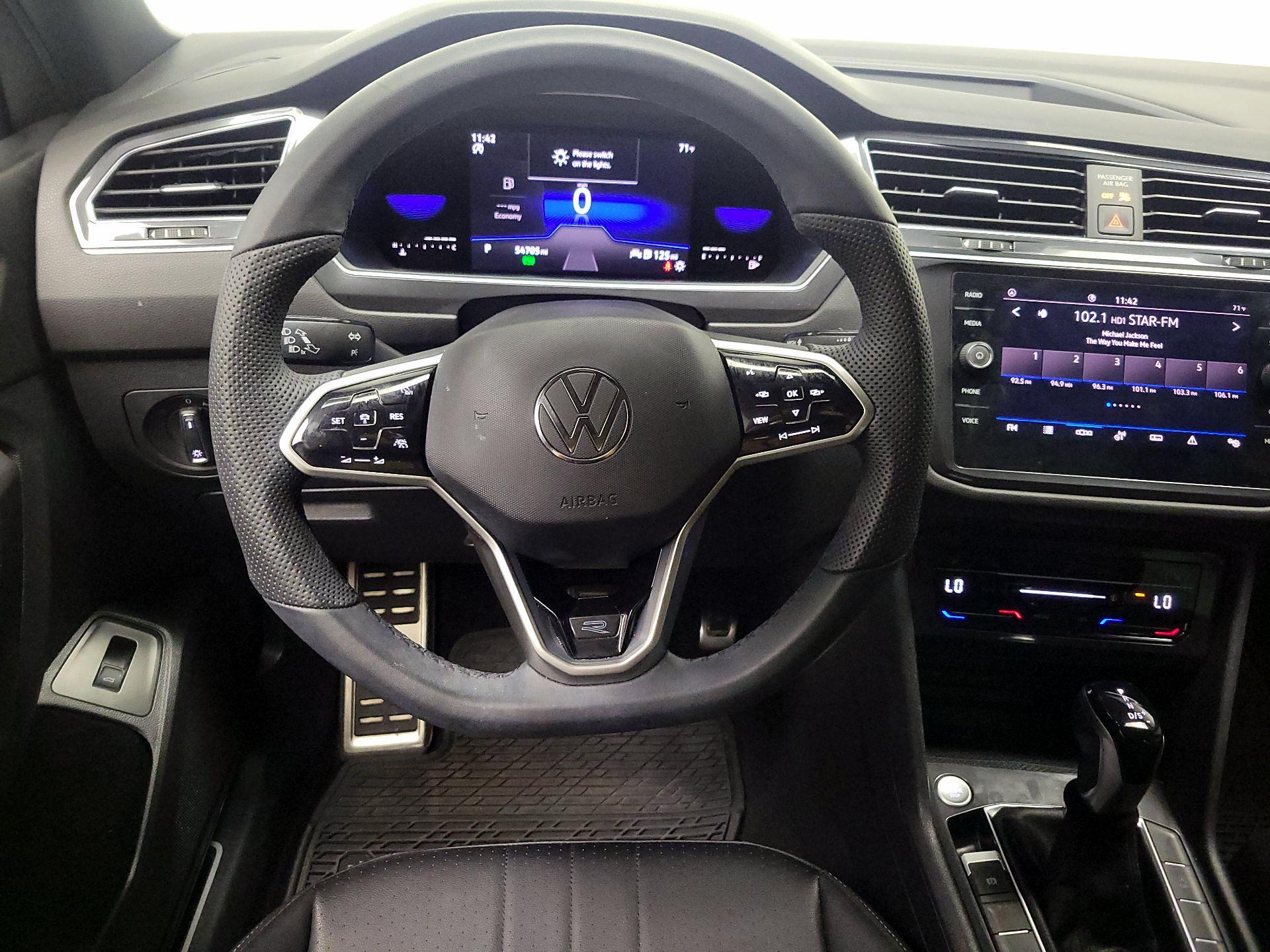 Thumbnail: 2022 Volkswagen Tiguan - 10