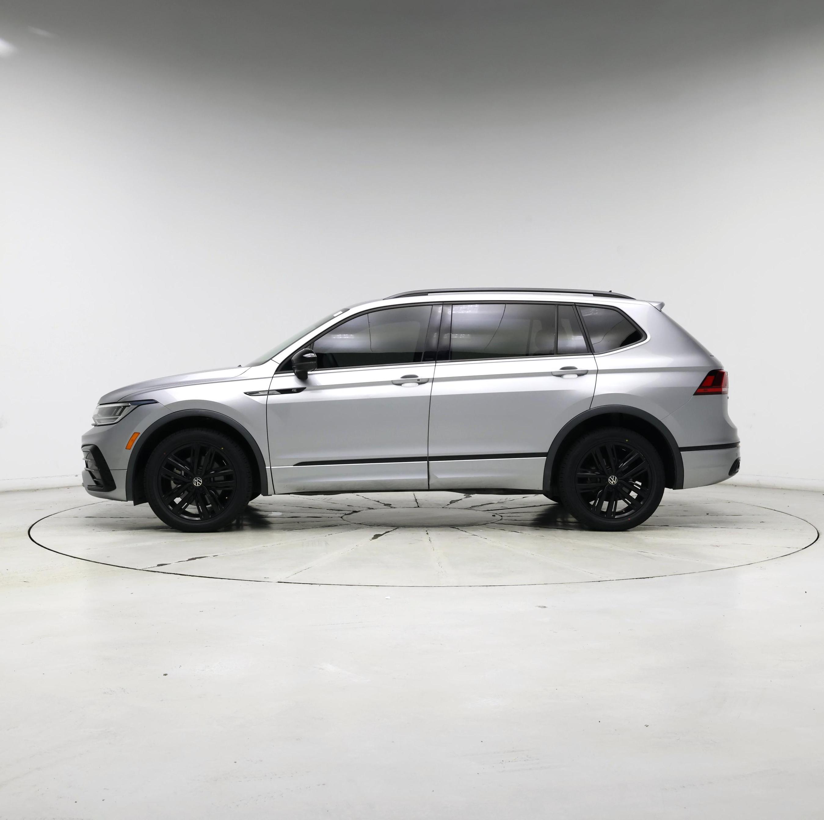 Thumbnail: 2022 Volkswagen Tiguan - 3