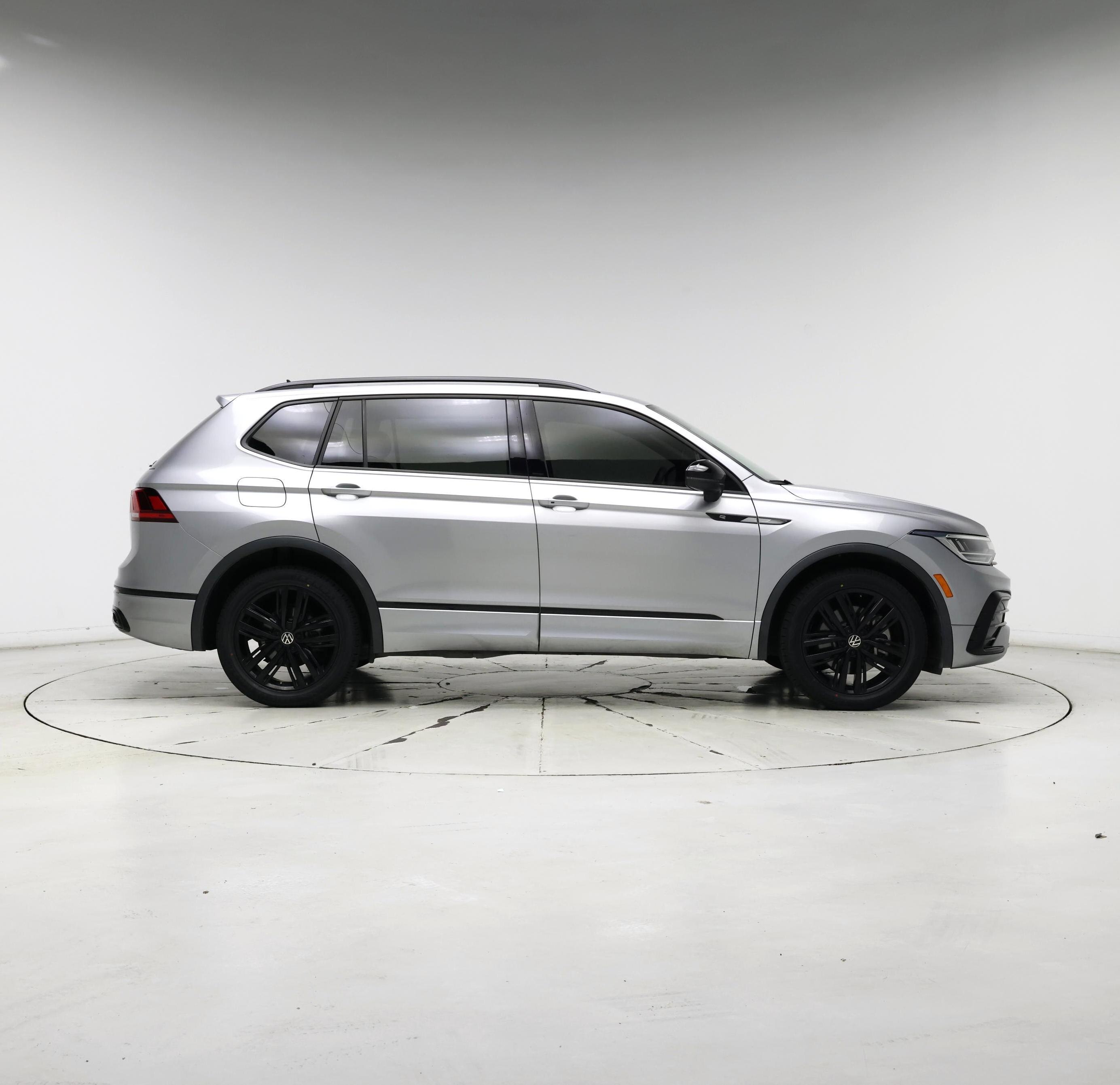Thumbnail: 2022 Volkswagen Tiguan - 7