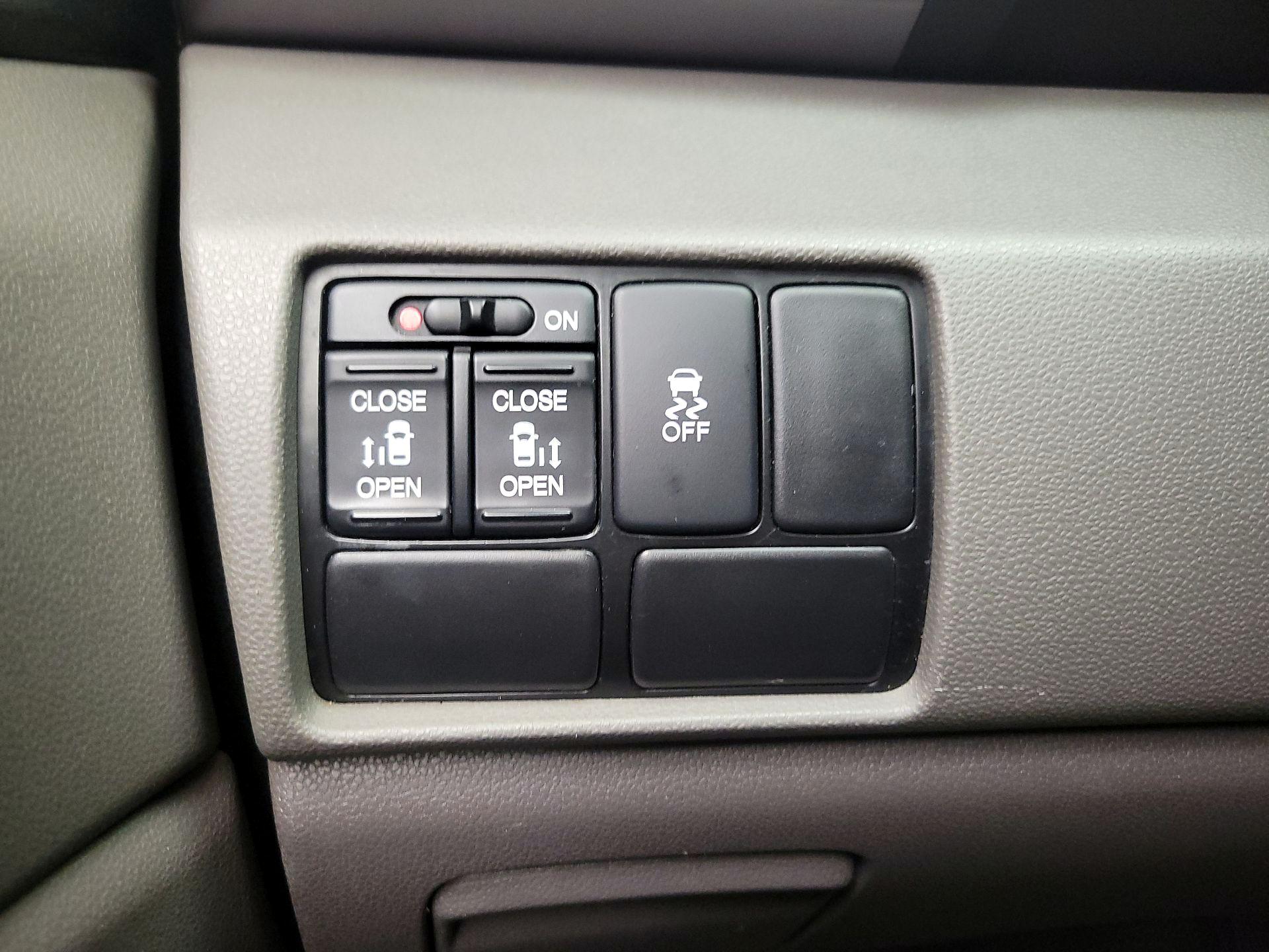 Thumbnail: 2014 Honda Odyssey - 13