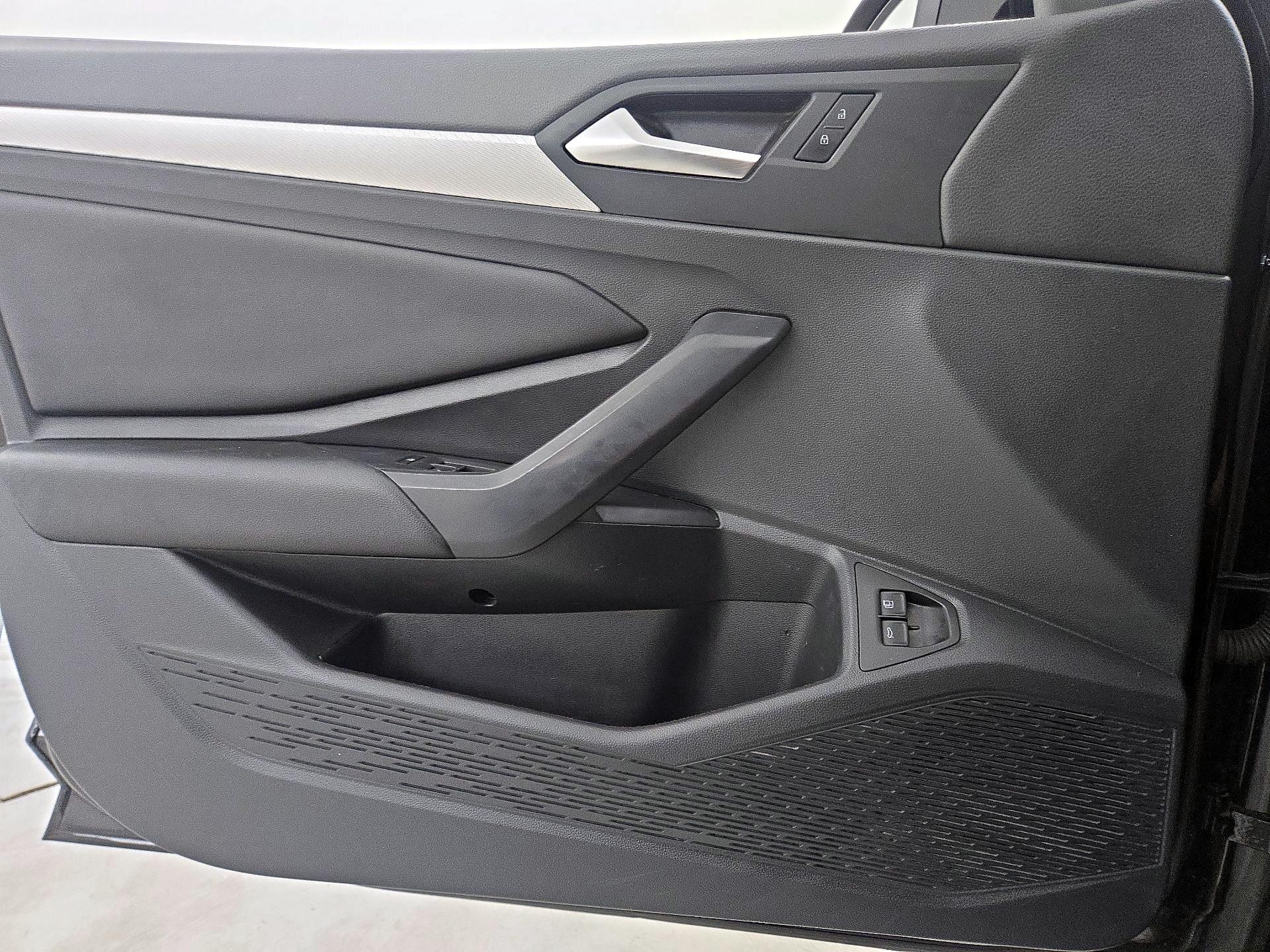 Thumbnail: 2021 Volkswagen Jetta - 12