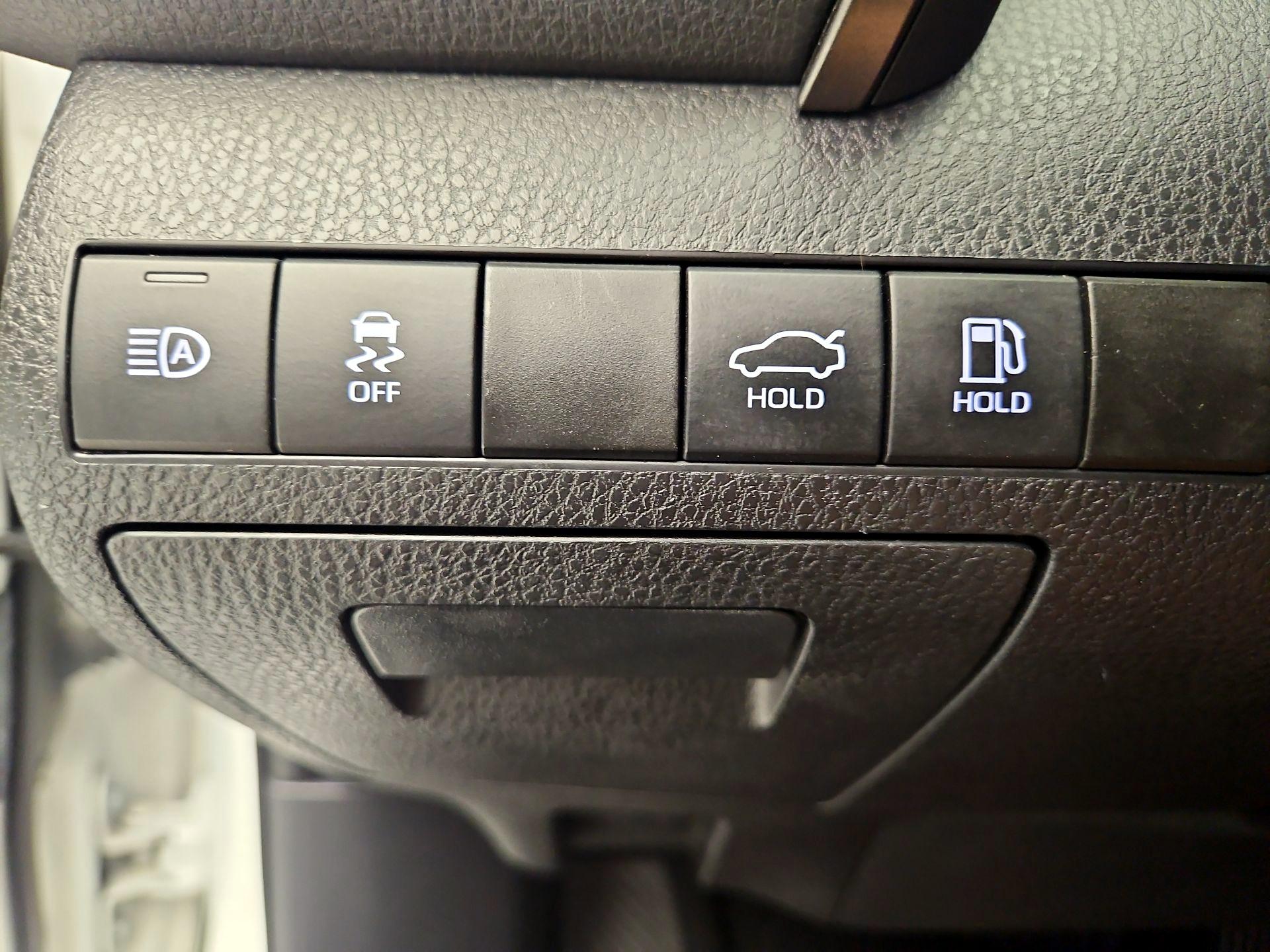 Thumbnail: 2022 Toyota Camry - 13