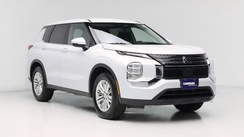 2022 Mitsubishi Outlander ES Hero Image