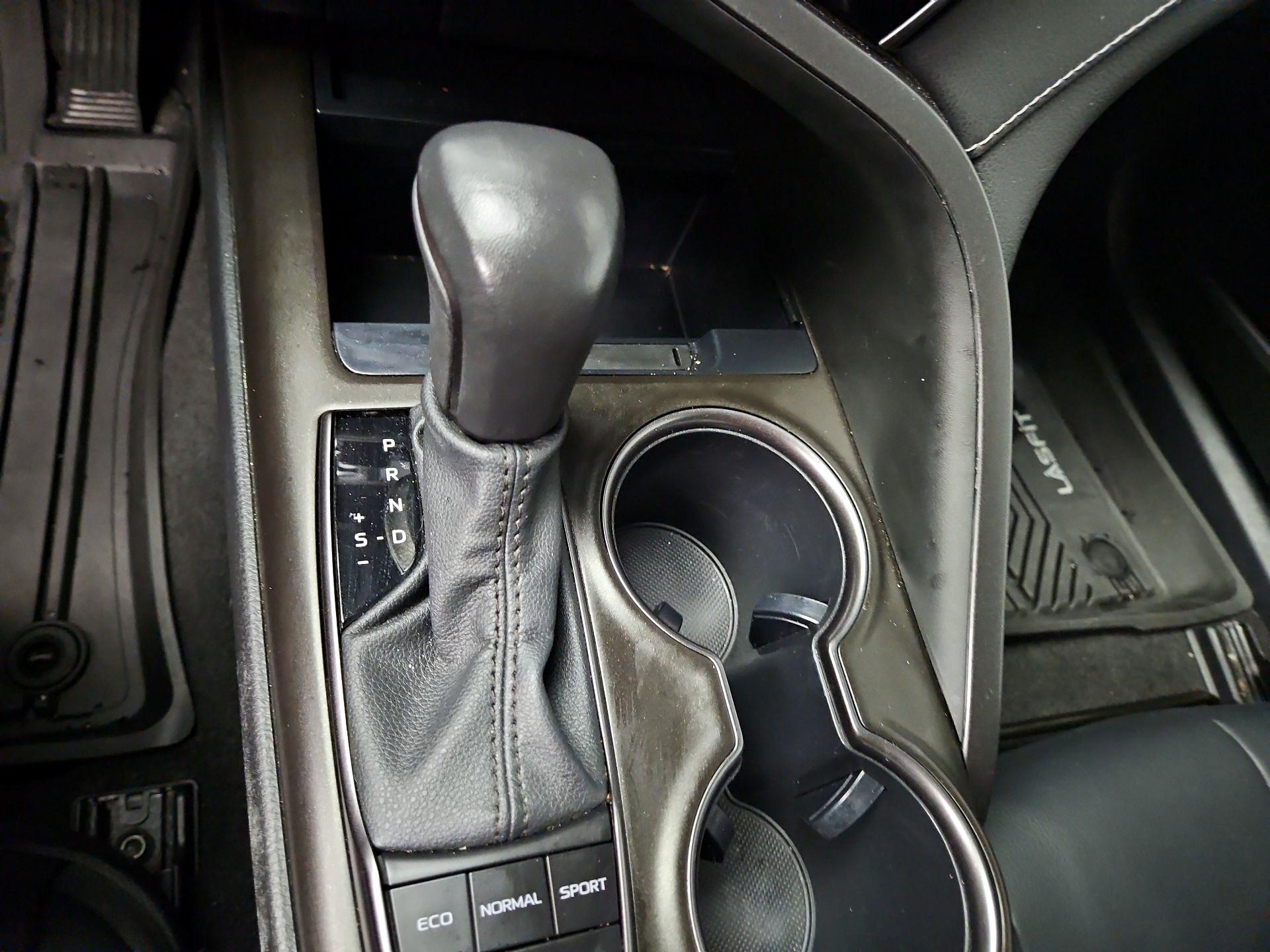 Thumbnail: 2023 Toyota Camry - 17