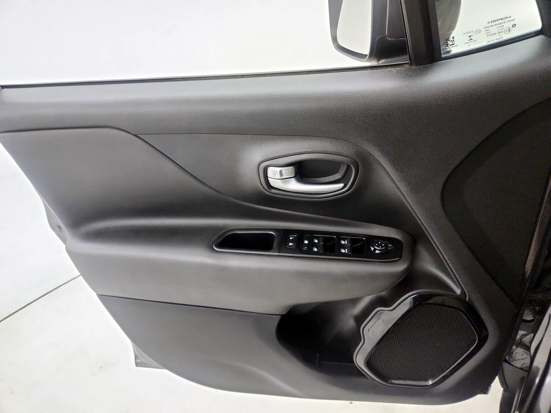 Thumbnail: 2020 Jeep Renegade - 12