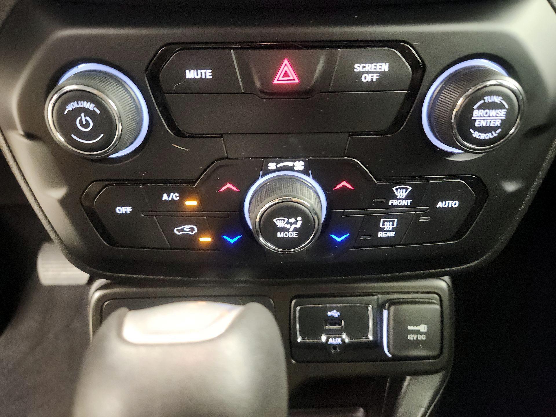 Thumbnail: 2020 Jeep Renegade - 16