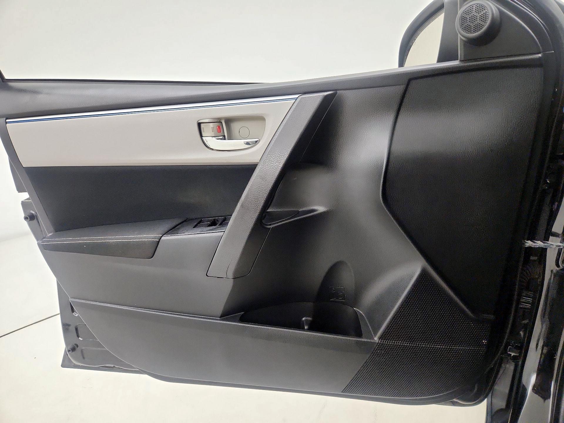 Thumbnail: 2015 Toyota Corolla - 12