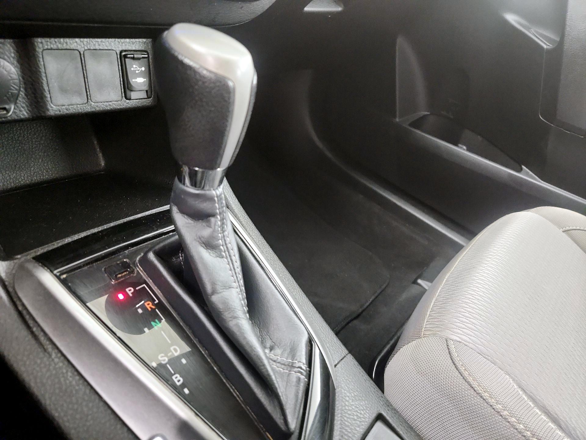 Thumbnail: 2015 Toyota Corolla - 17