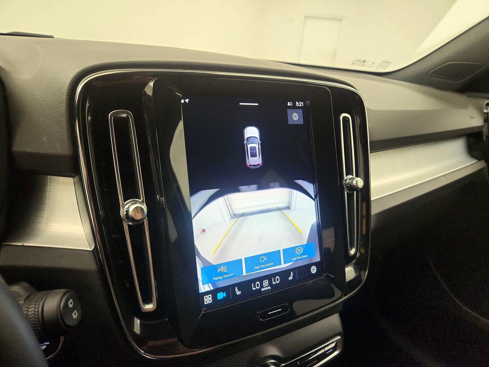 Thumbnail: 2025 Volvo XC40 - 12