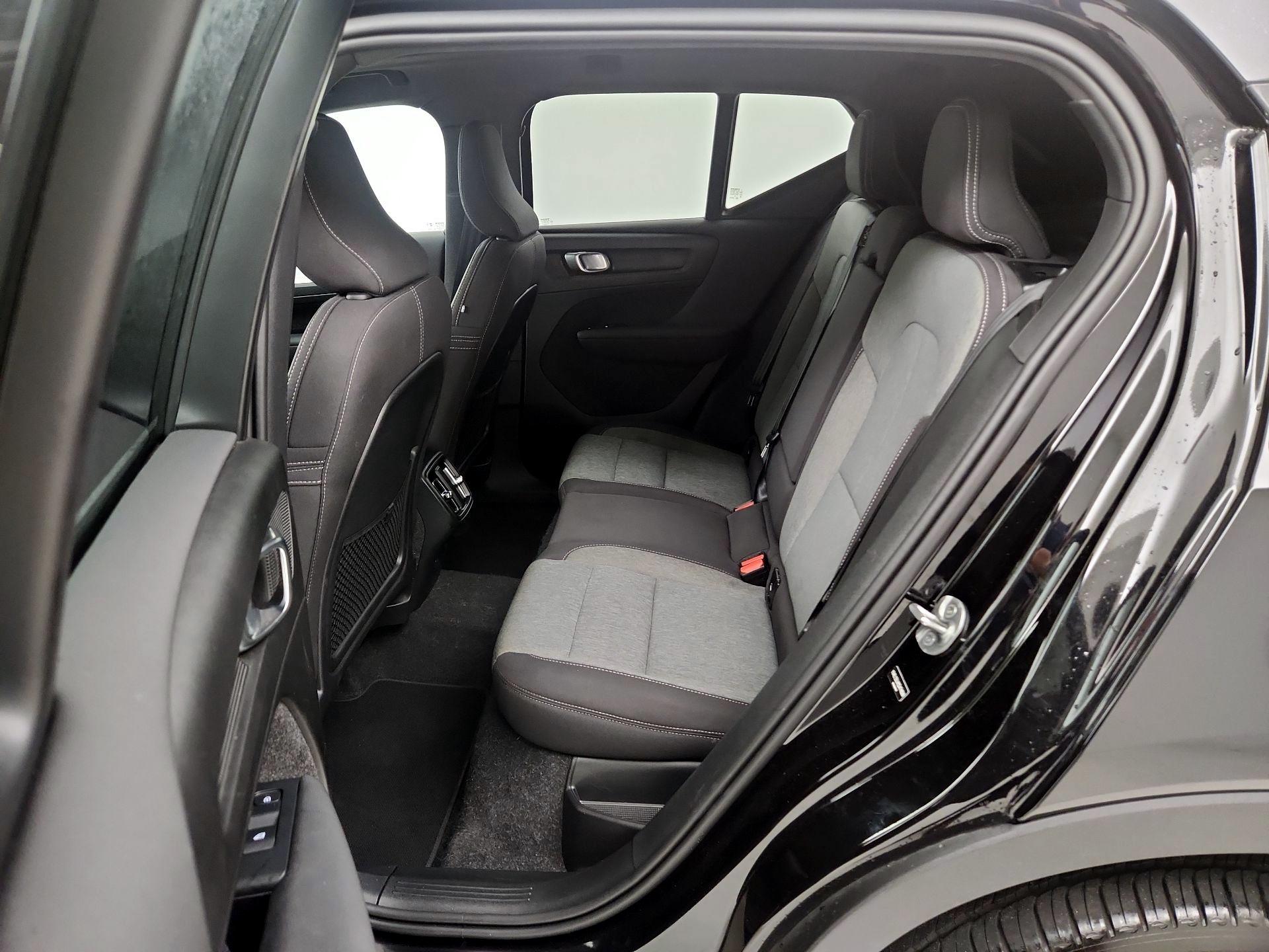 Thumbnail: 2025 Volvo XC40 - 16