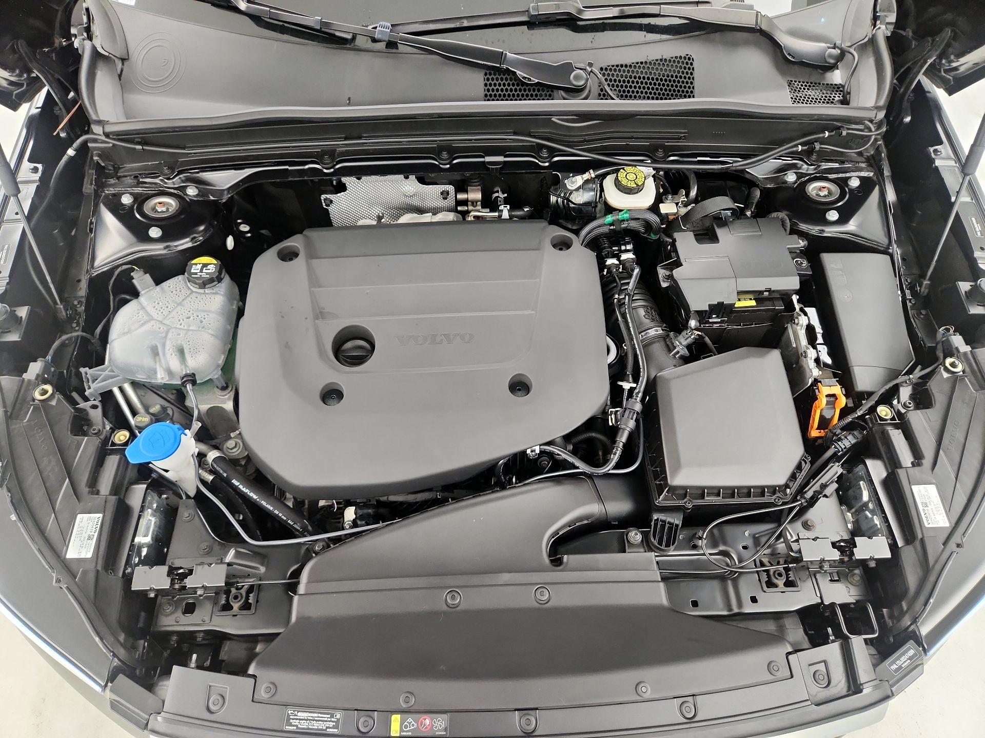 Thumbnail: 2025 Volvo XC40 - 18