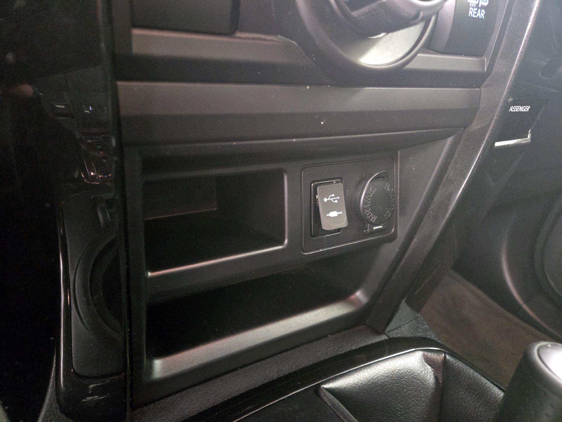 Thumbnail: 2015 Toyota 4Runner - 18