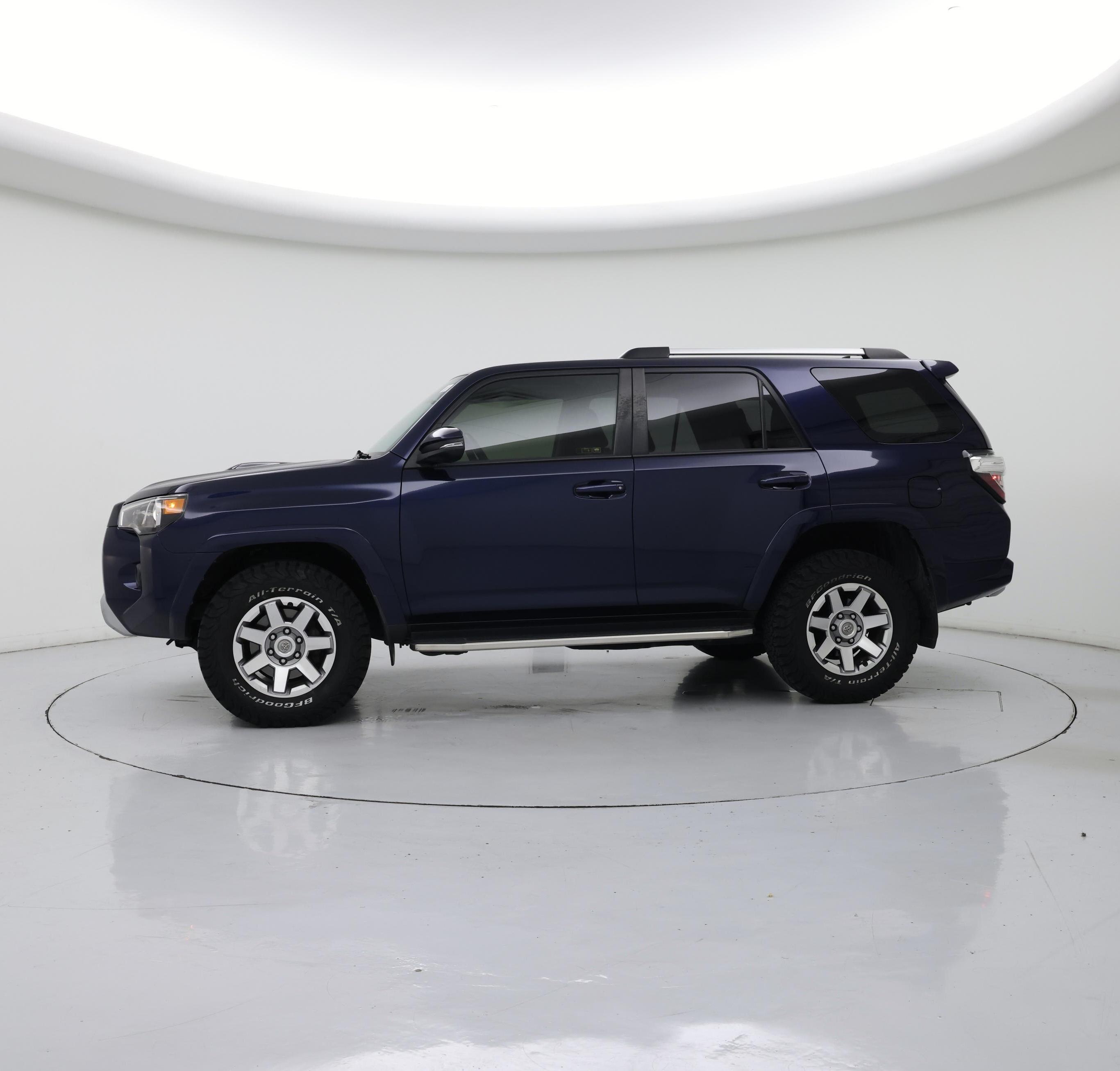 Thumbnail: 2015 Toyota 4Runner - 3
