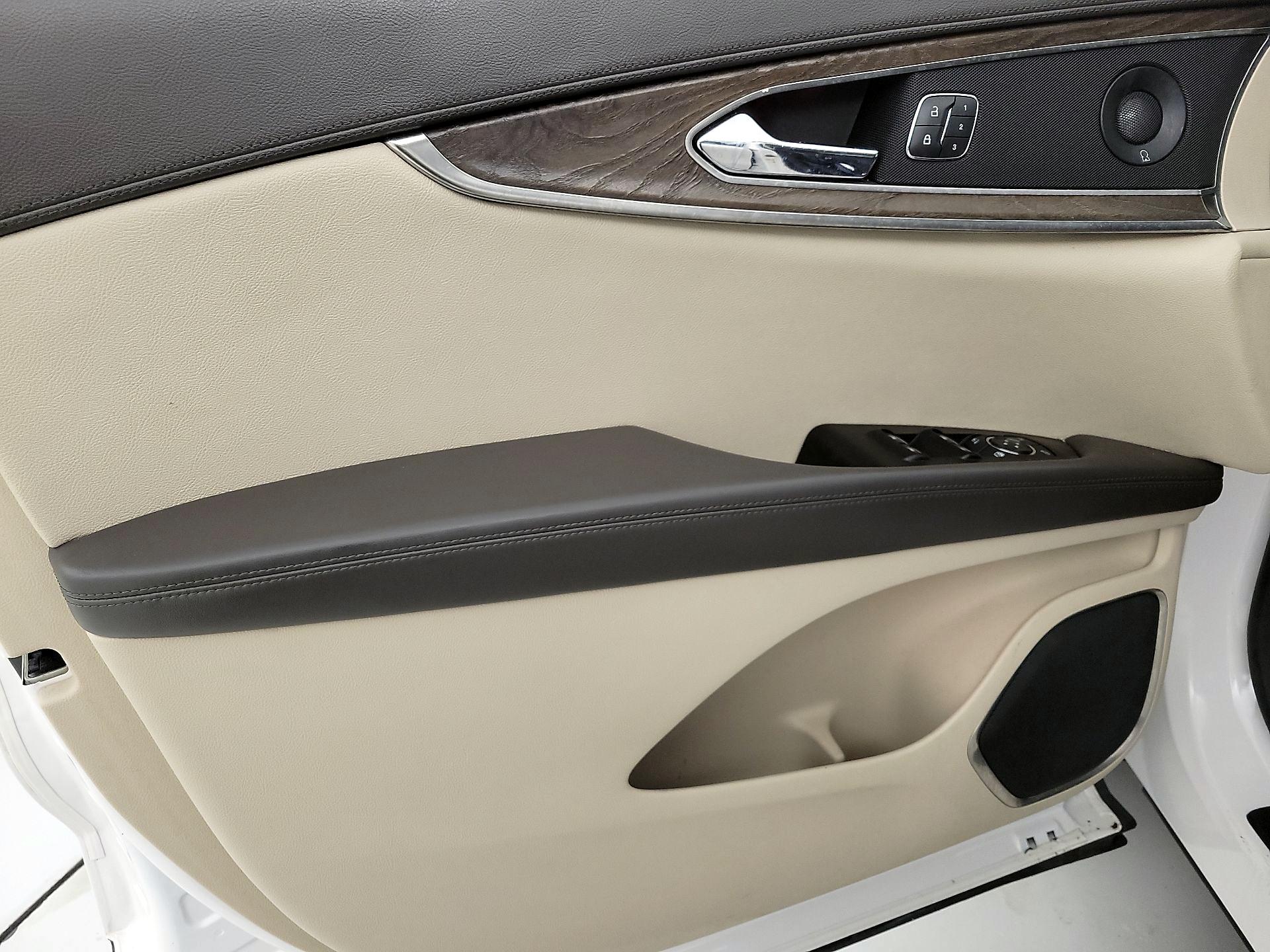 Thumbnail: 2019 Lincoln Nautilus - 12