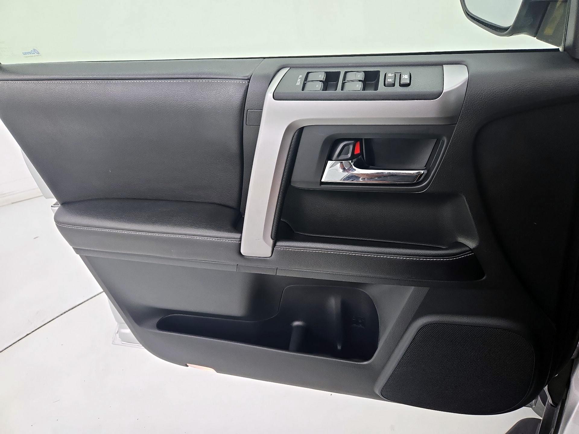 Thumbnail: 2016 Toyota 4Runner - 12