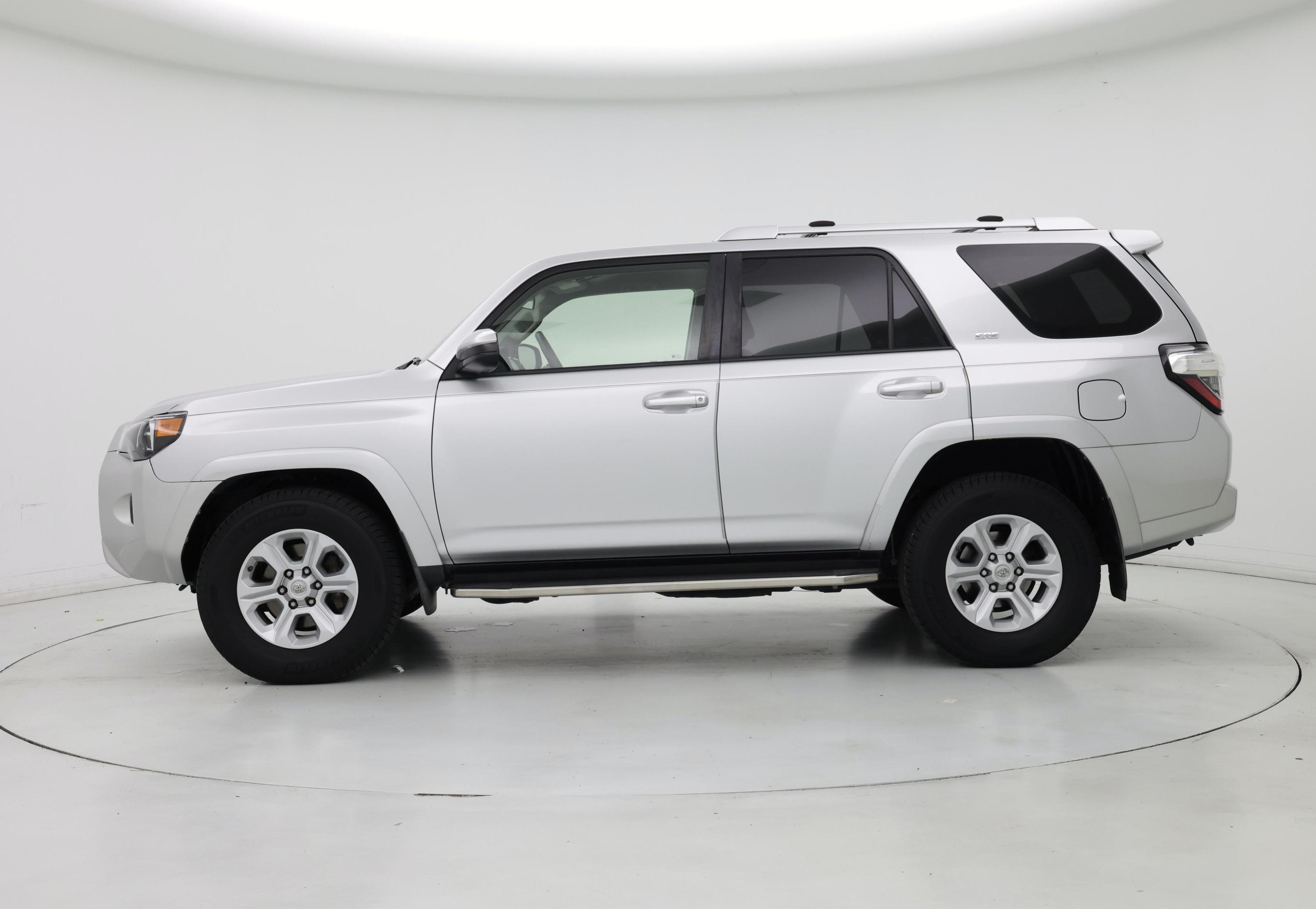 Thumbnail: 2016 Toyota 4Runner - 3