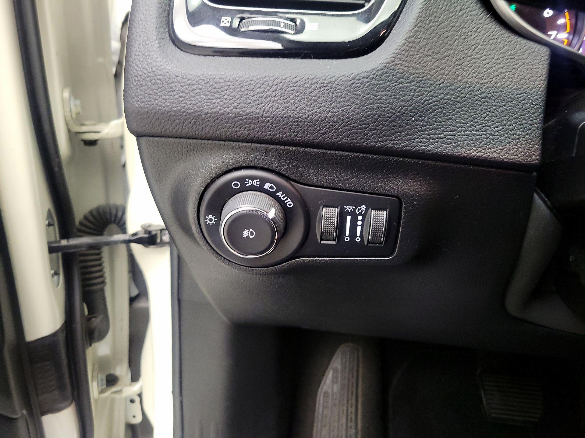 Thumbnail: 2021 Jeep Compass - 13