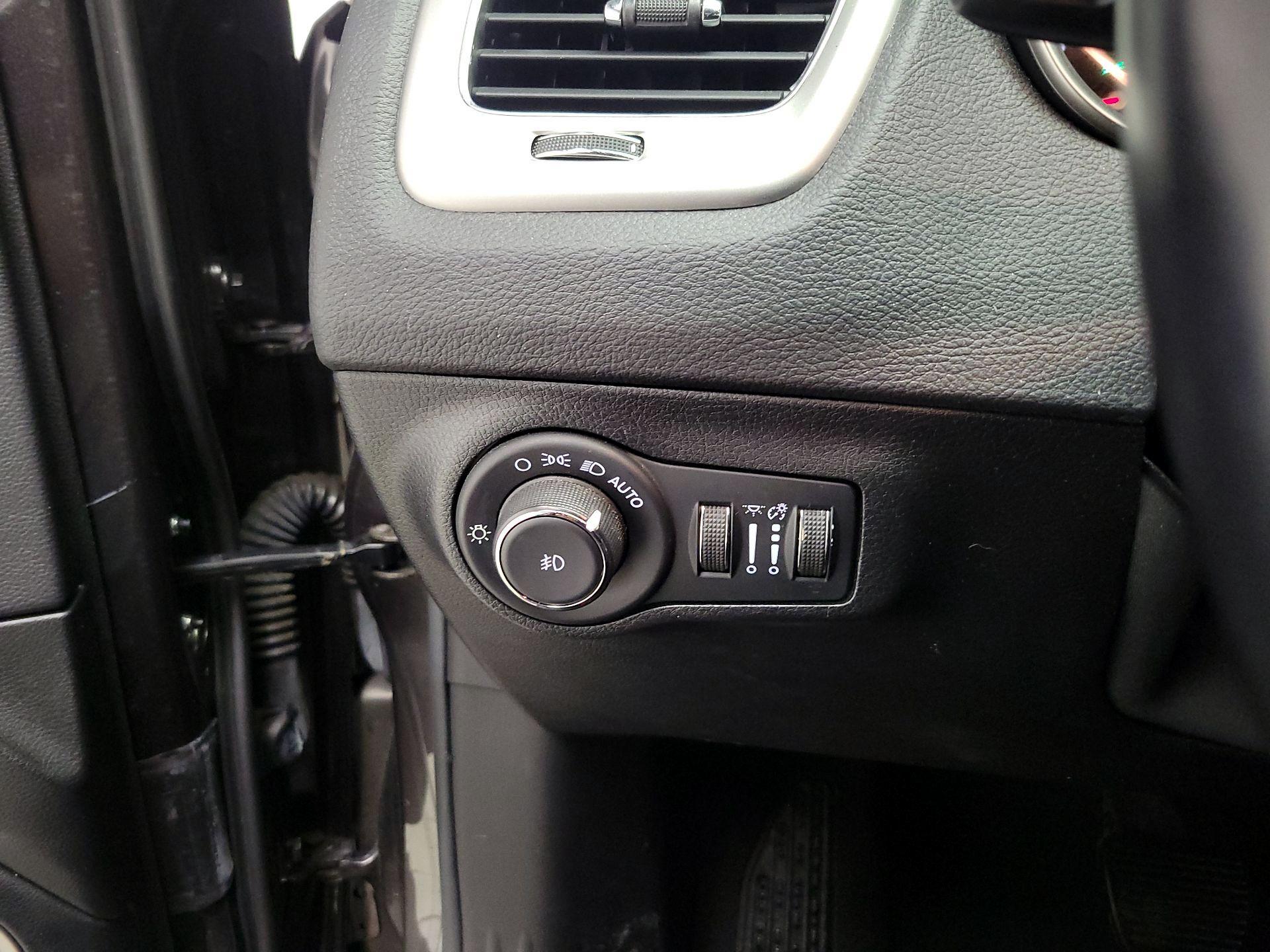 Thumbnail: 2021 Jeep Compass - 13