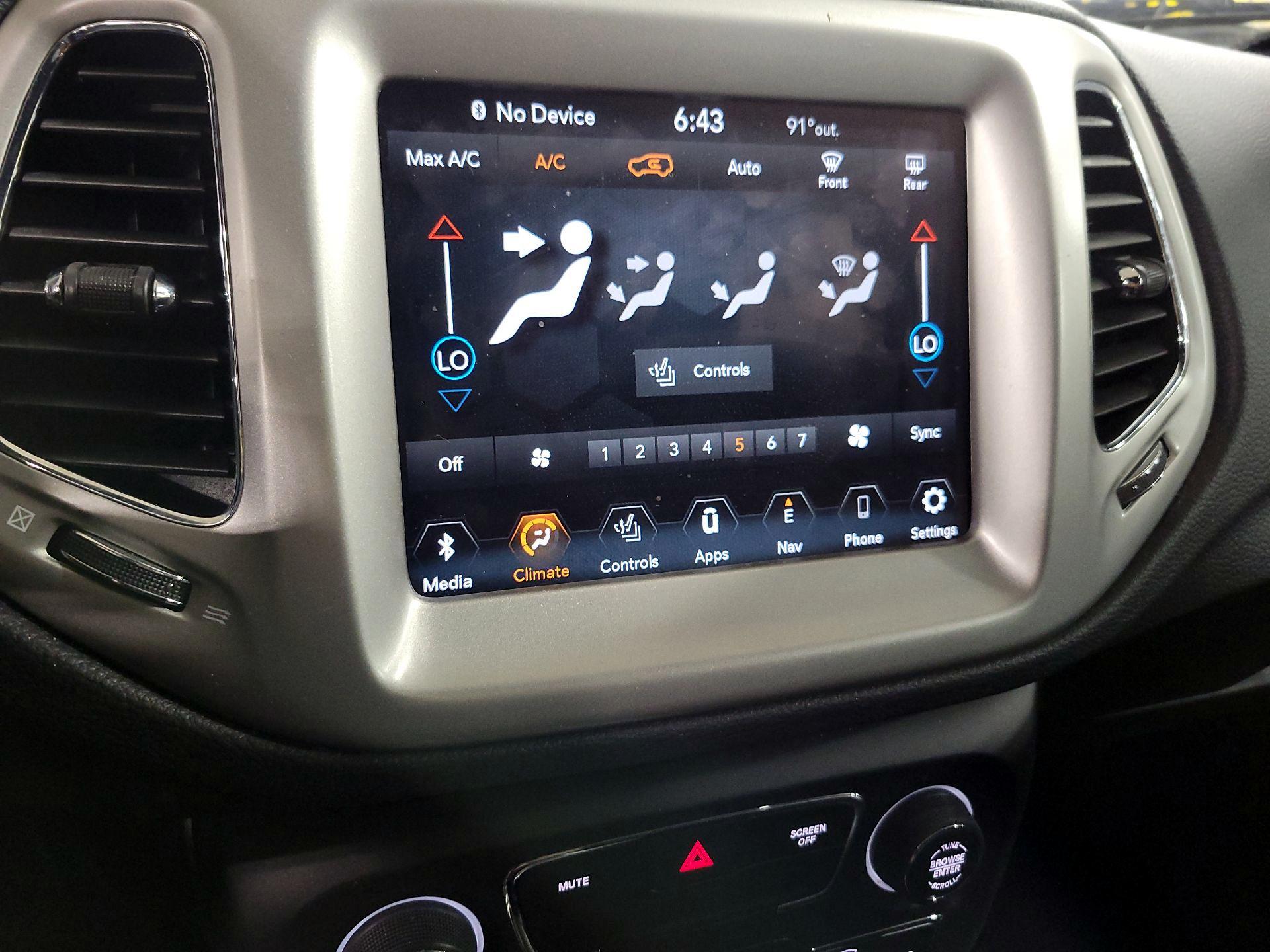 Thumbnail: 2021 Jeep Compass - 16