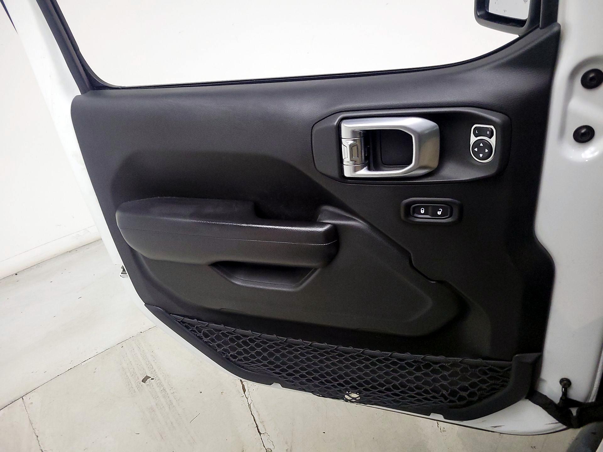 Thumbnail: 2019 Jeep Wrangler - 12