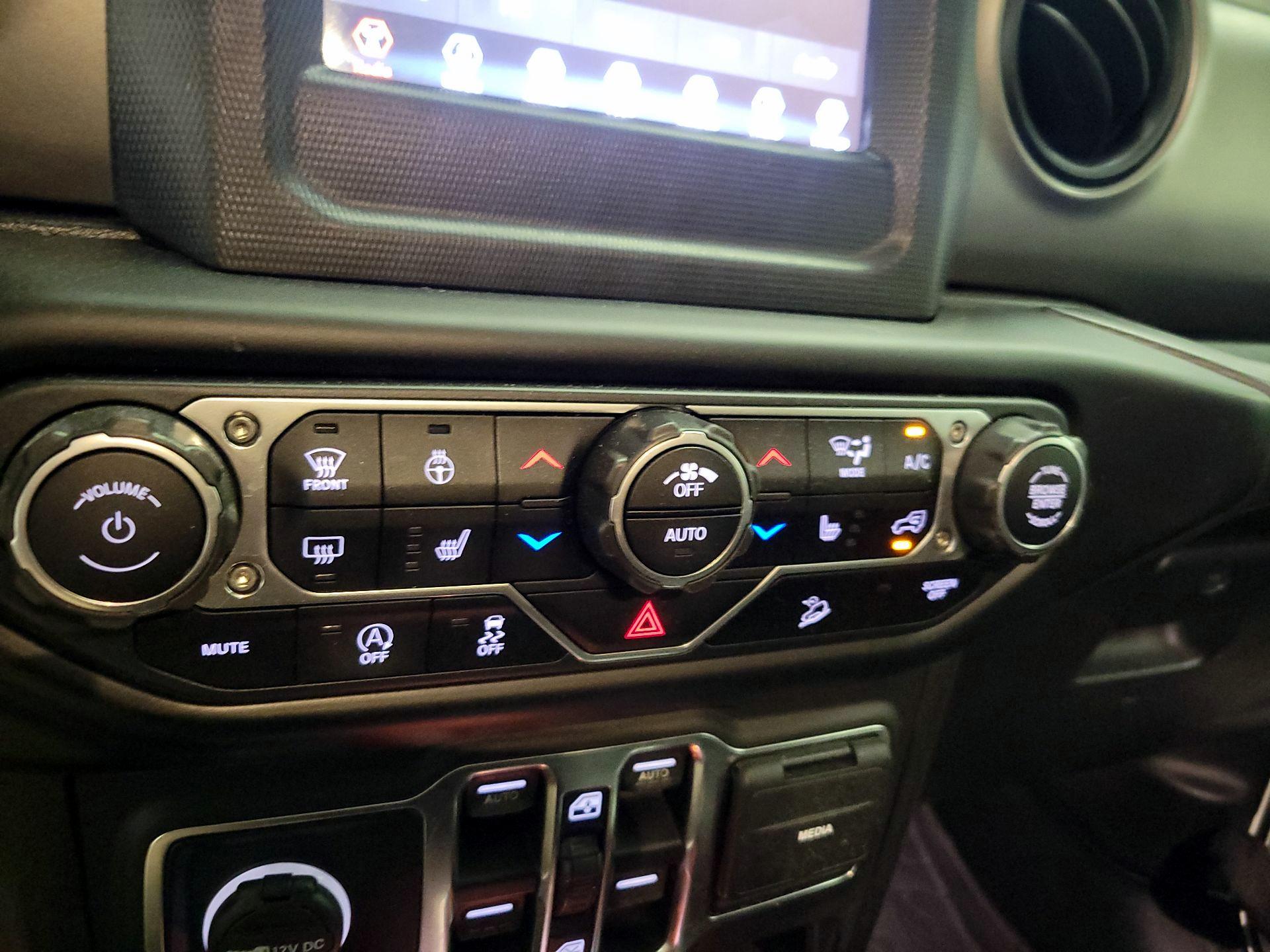 Thumbnail: 2019 Jeep Wrangler - 16