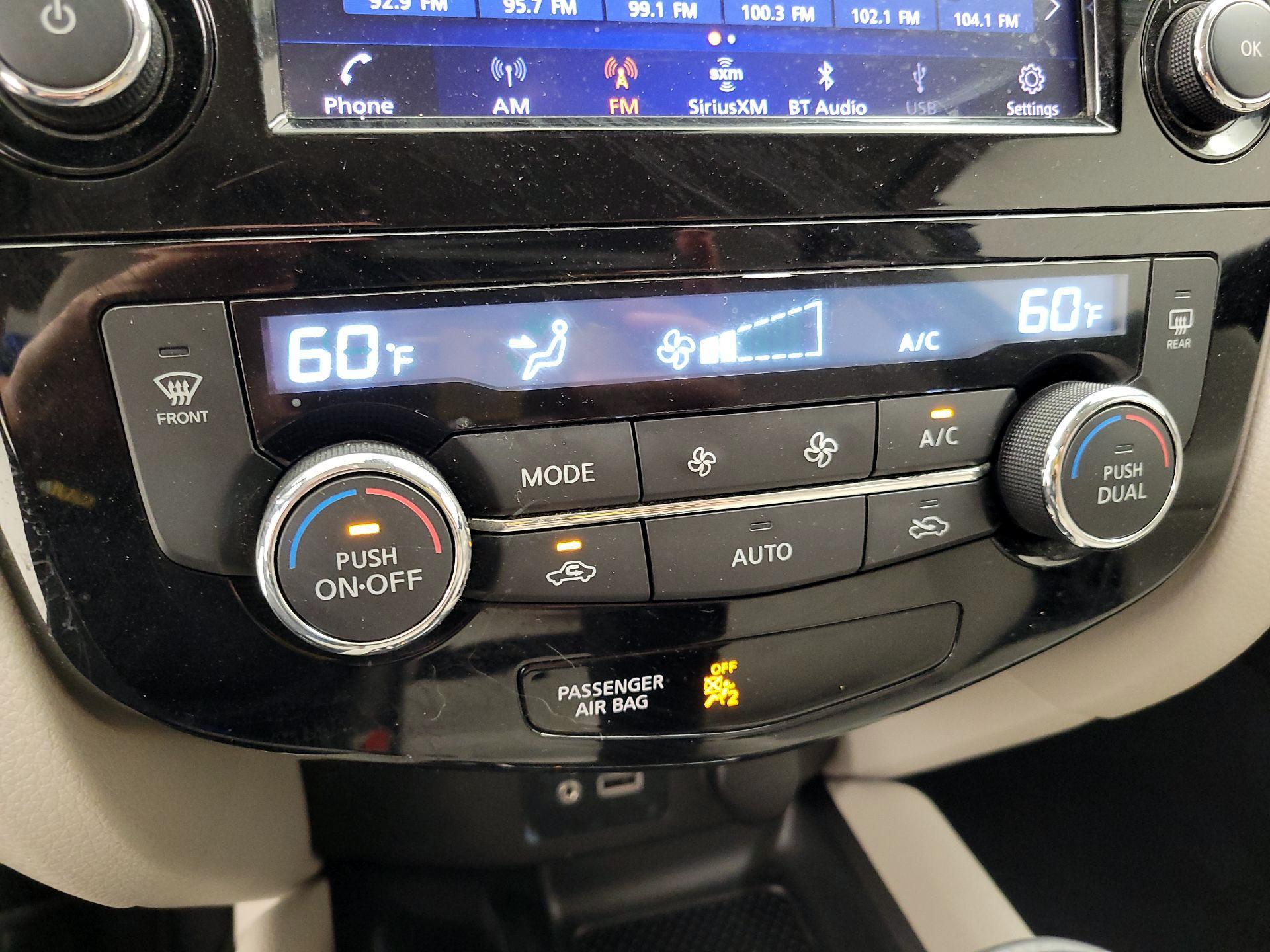 Thumbnail: 2019 Nissan Rogue Sport - 17