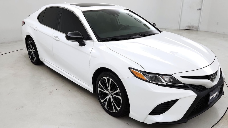 2019 Toyota Camry SE Hero Image
