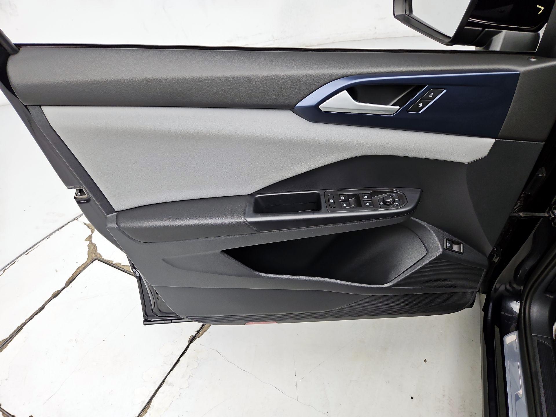 Thumbnail: 2023 Volkswagen Taos - 12
