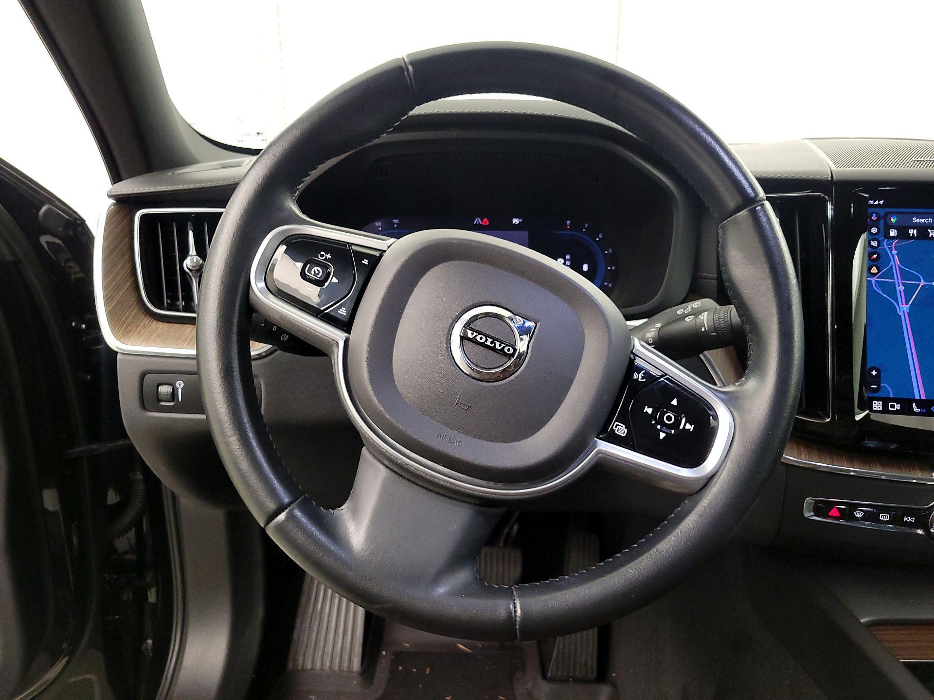 Thumbnail: 2022 Volvo XC60 - 10