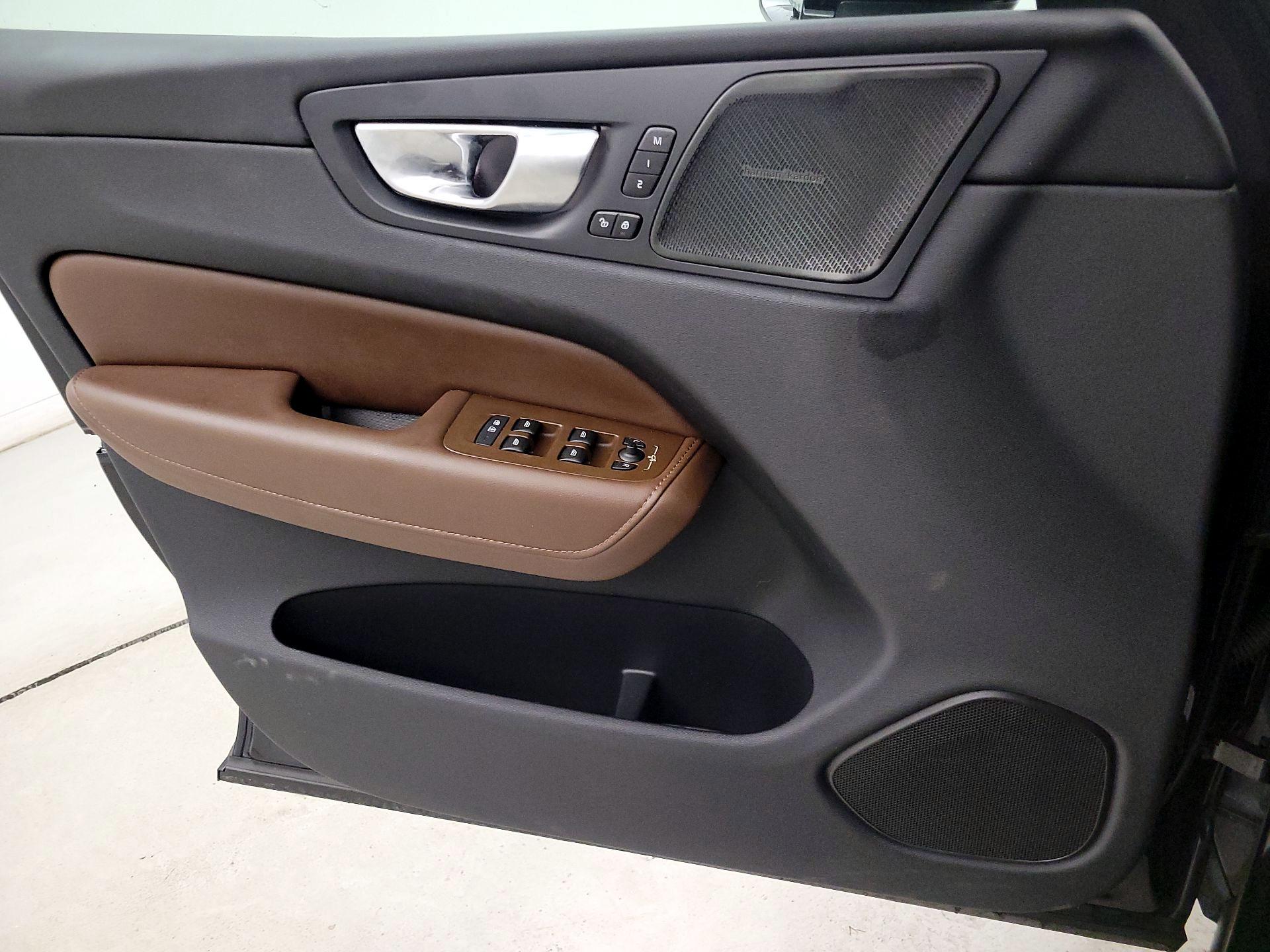 Thumbnail: 2022 Volvo XC60 - 12