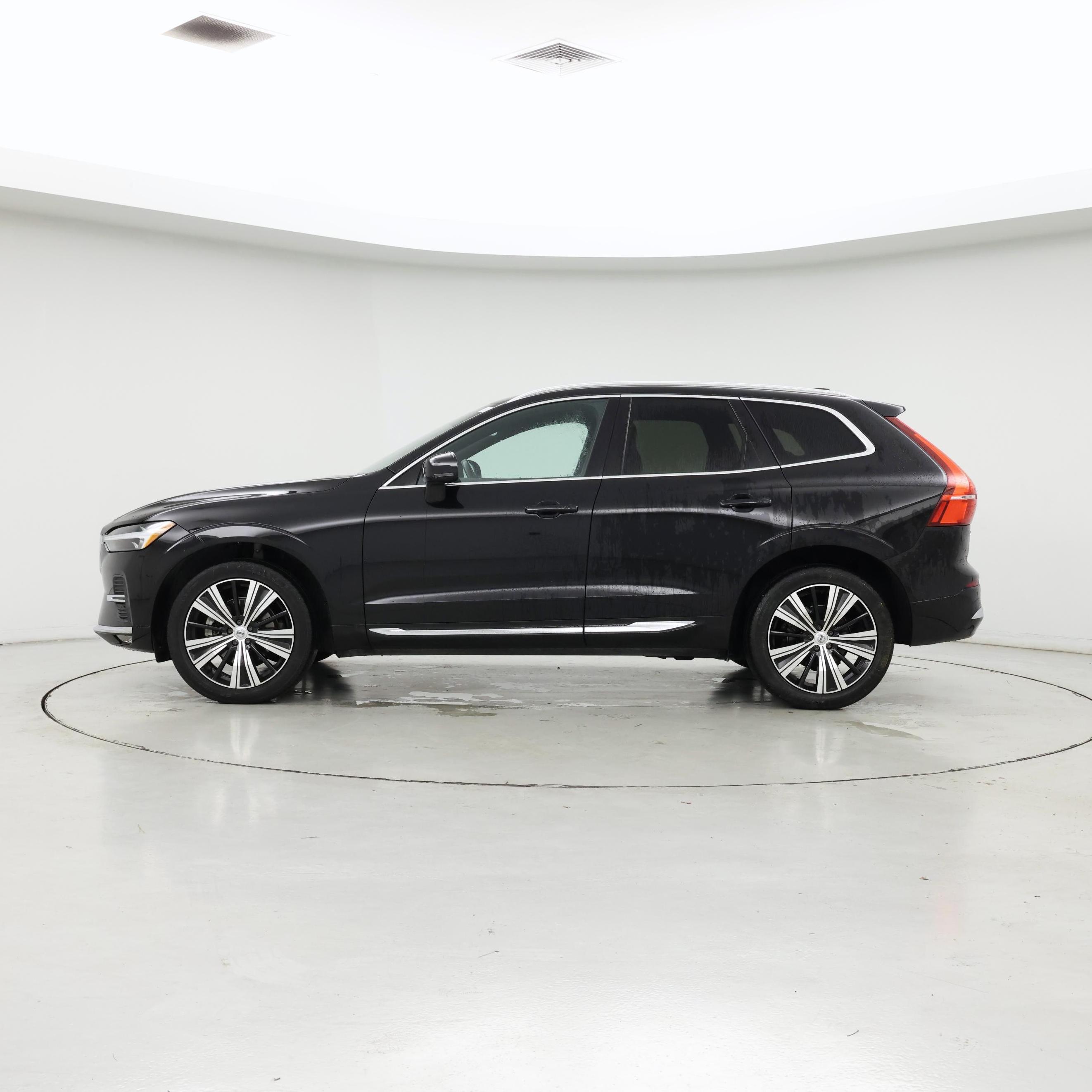Thumbnail: 2022 Volvo XC60 - 3