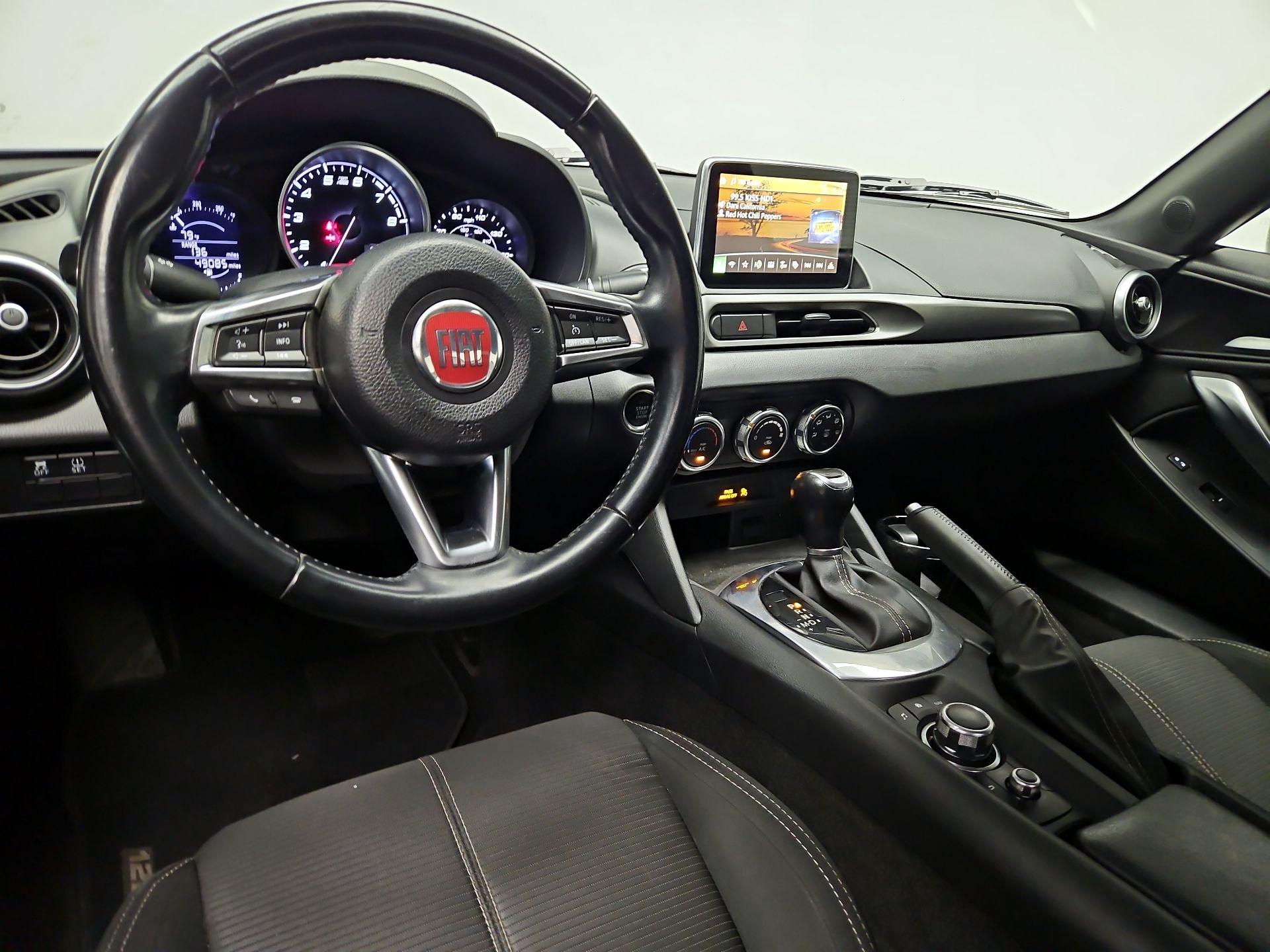 Thumbnail: 2017 Fiat 124 Spider - 9
