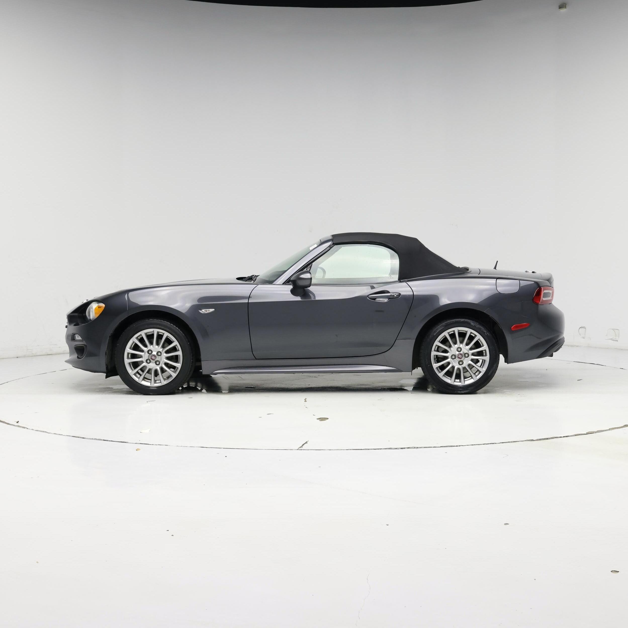 Thumbnail: 2017 Fiat 124 Spider - 3
