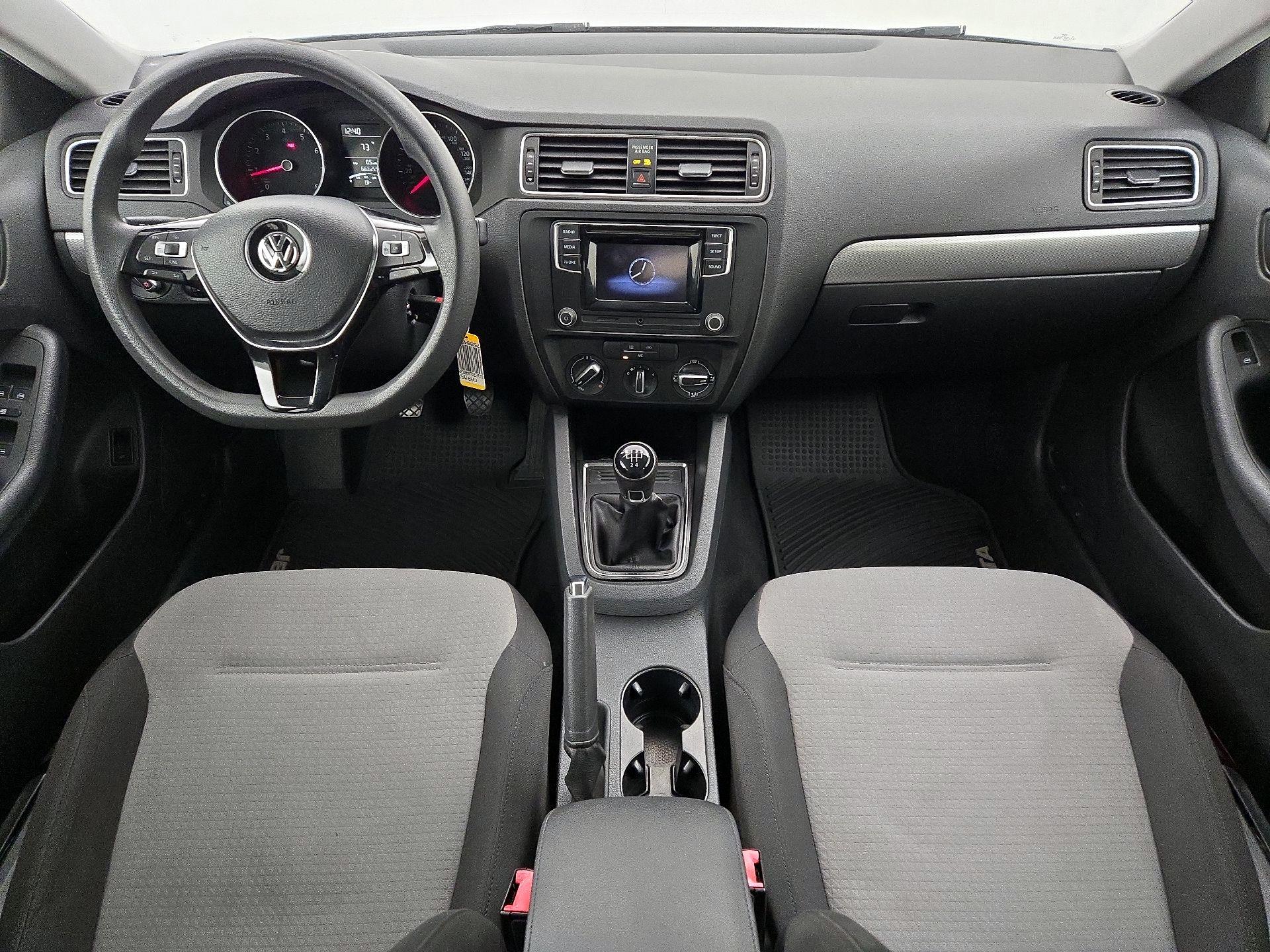 Thumbnail: 2017 Volkswagen Jetta - 9