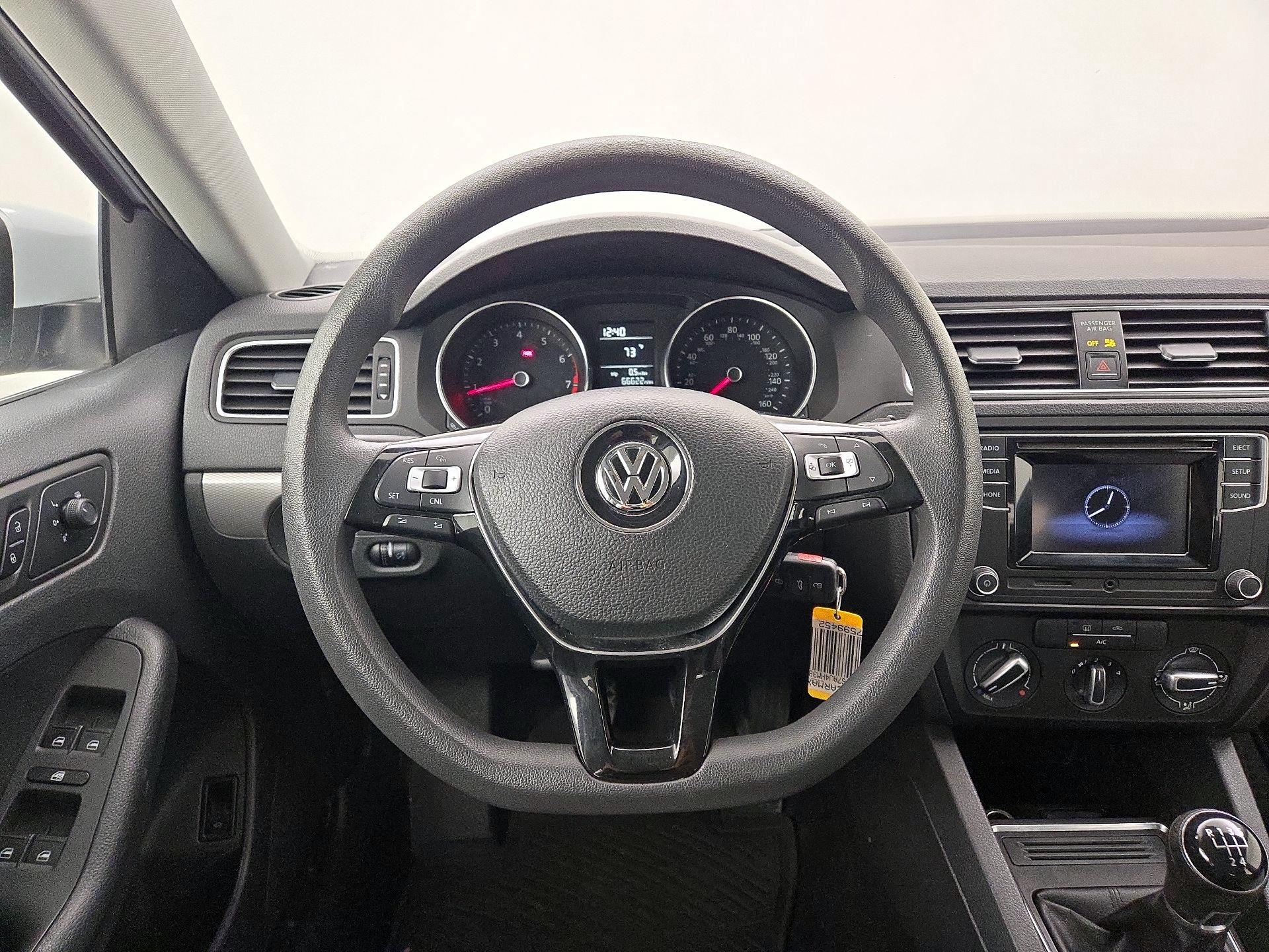 Thumbnail: 2017 Volkswagen Jetta - 10