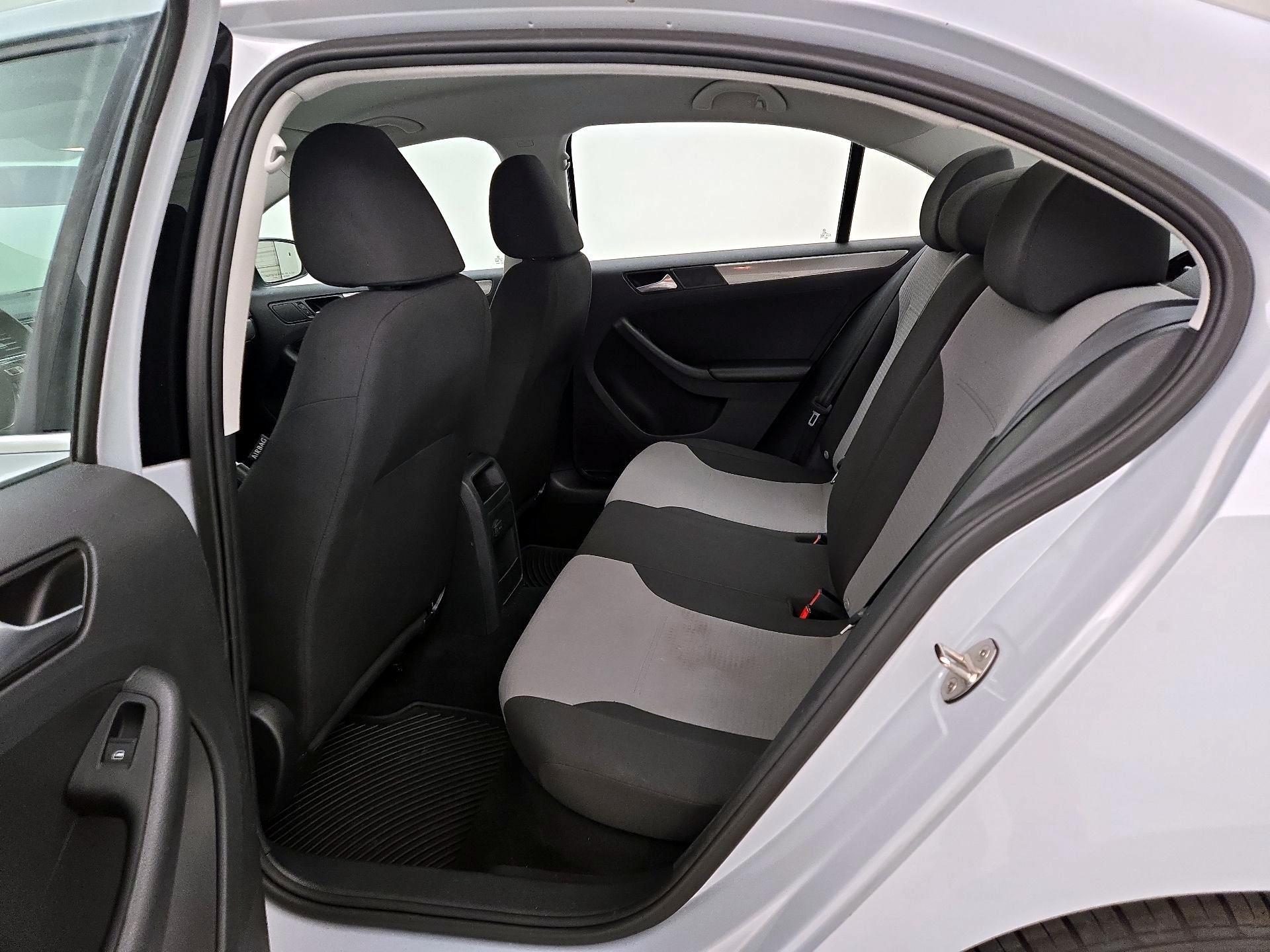 Thumbnail: 2017 Volkswagen Jetta - 19