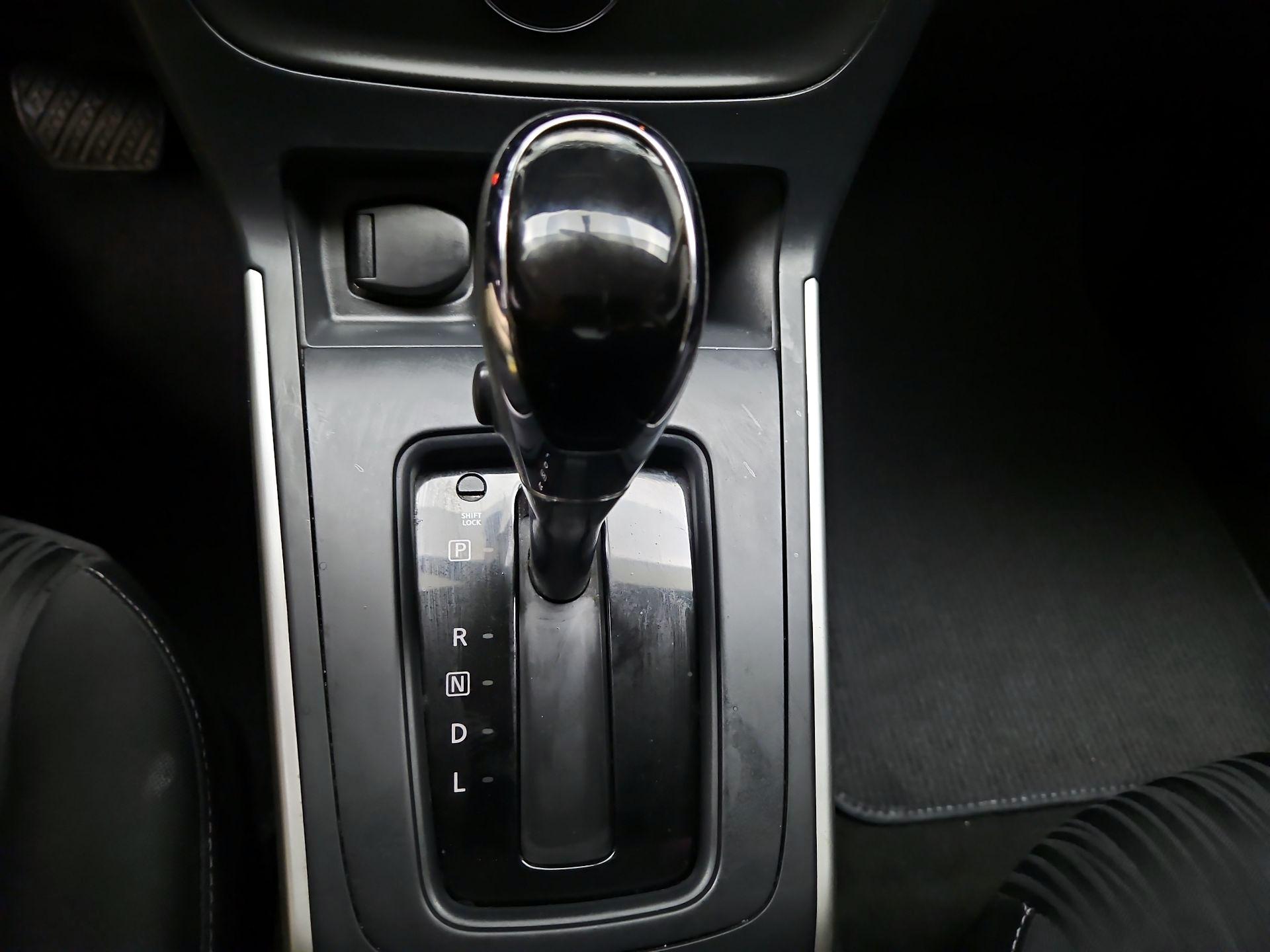 Thumbnail: 2018 Nissan Sentra - 17