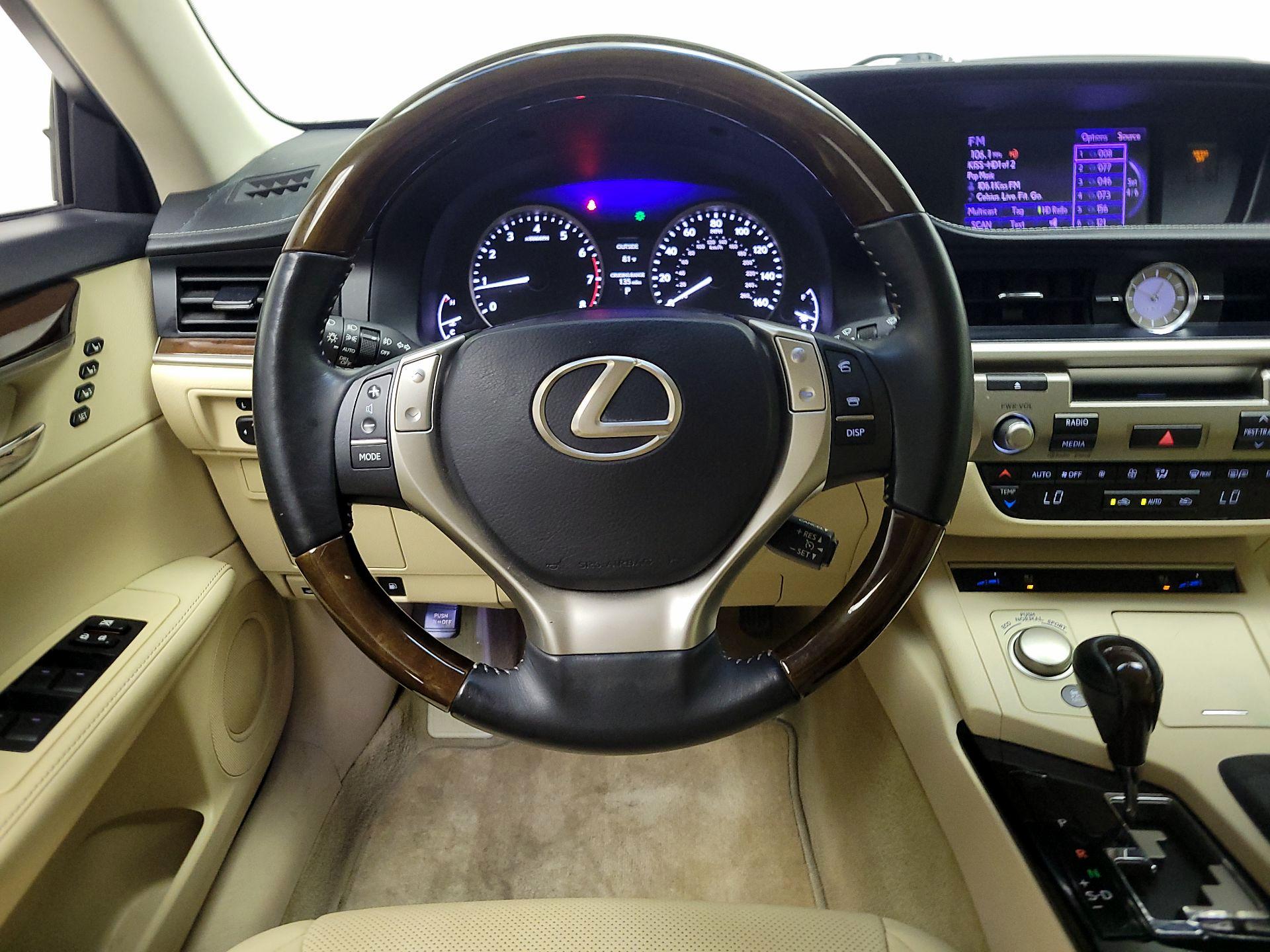 Thumbnail: 2014 Lexus ES - 10