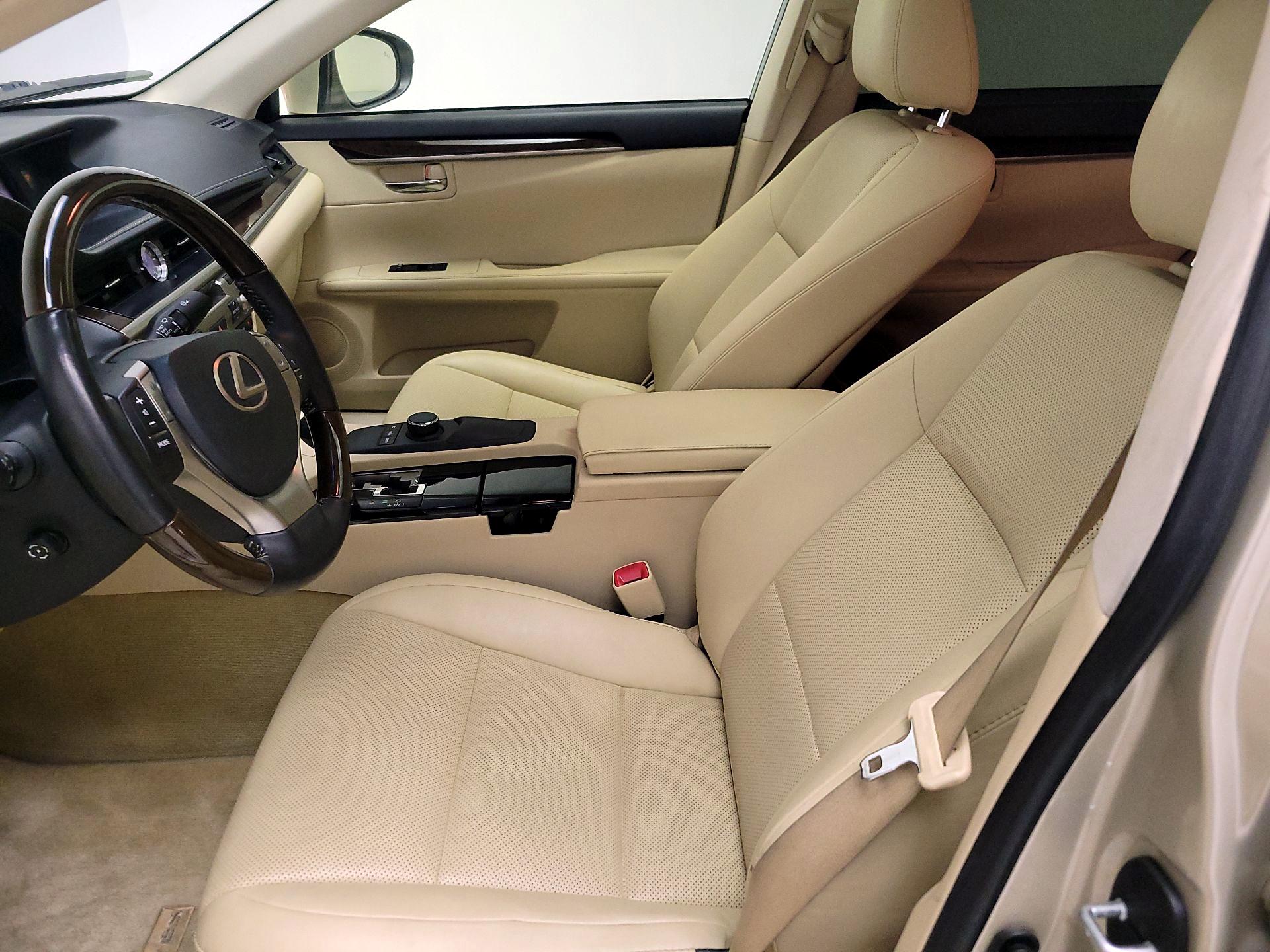 Thumbnail: 2014 Lexus ES - 11