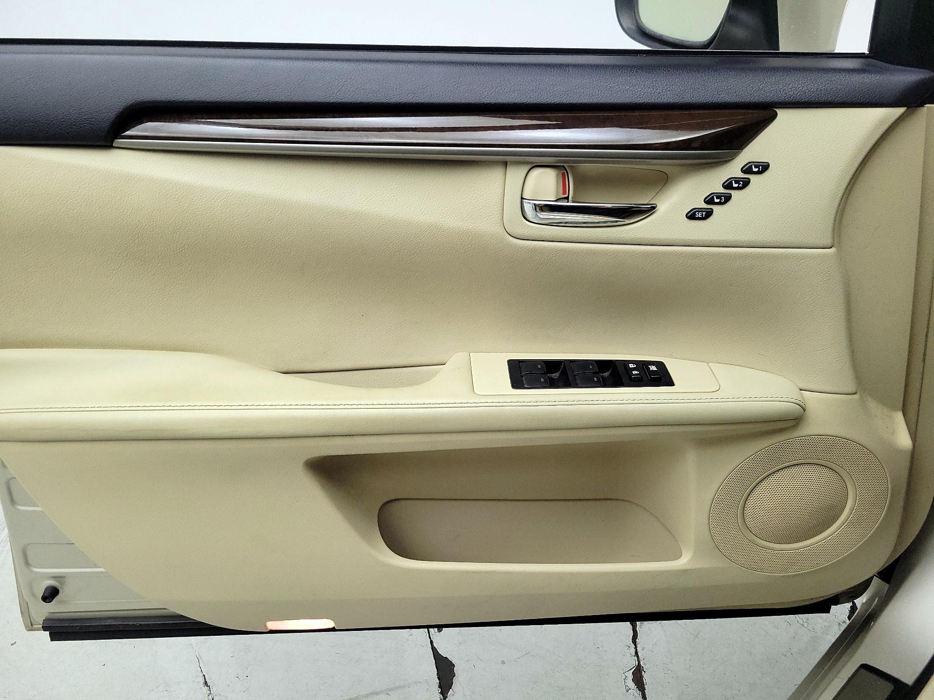 Thumbnail: 2014 Lexus ES - 12