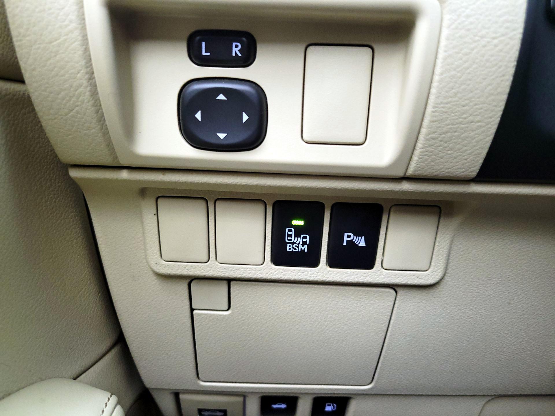 Thumbnail: 2014 Lexus ES - 13