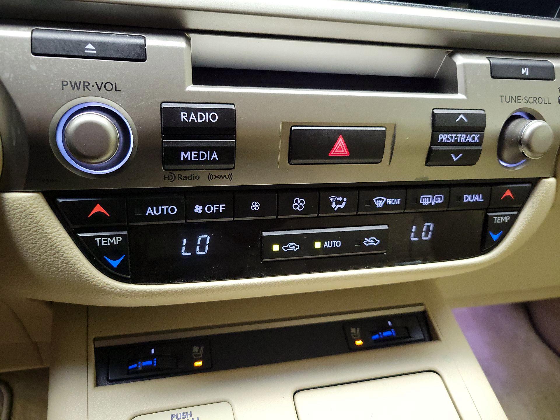 Thumbnail: 2014 Lexus ES - 16