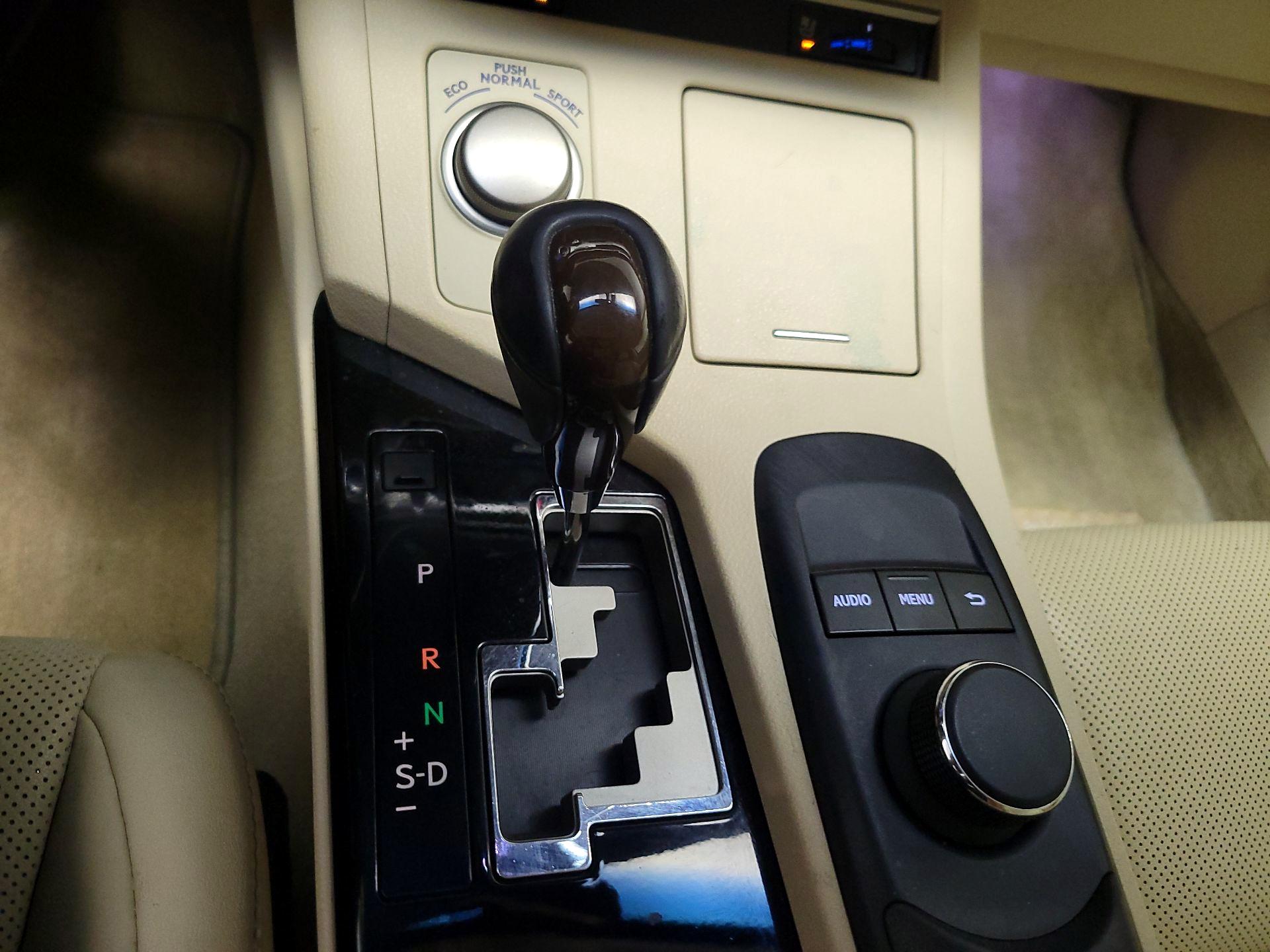 Thumbnail: 2014 Lexus ES - 17