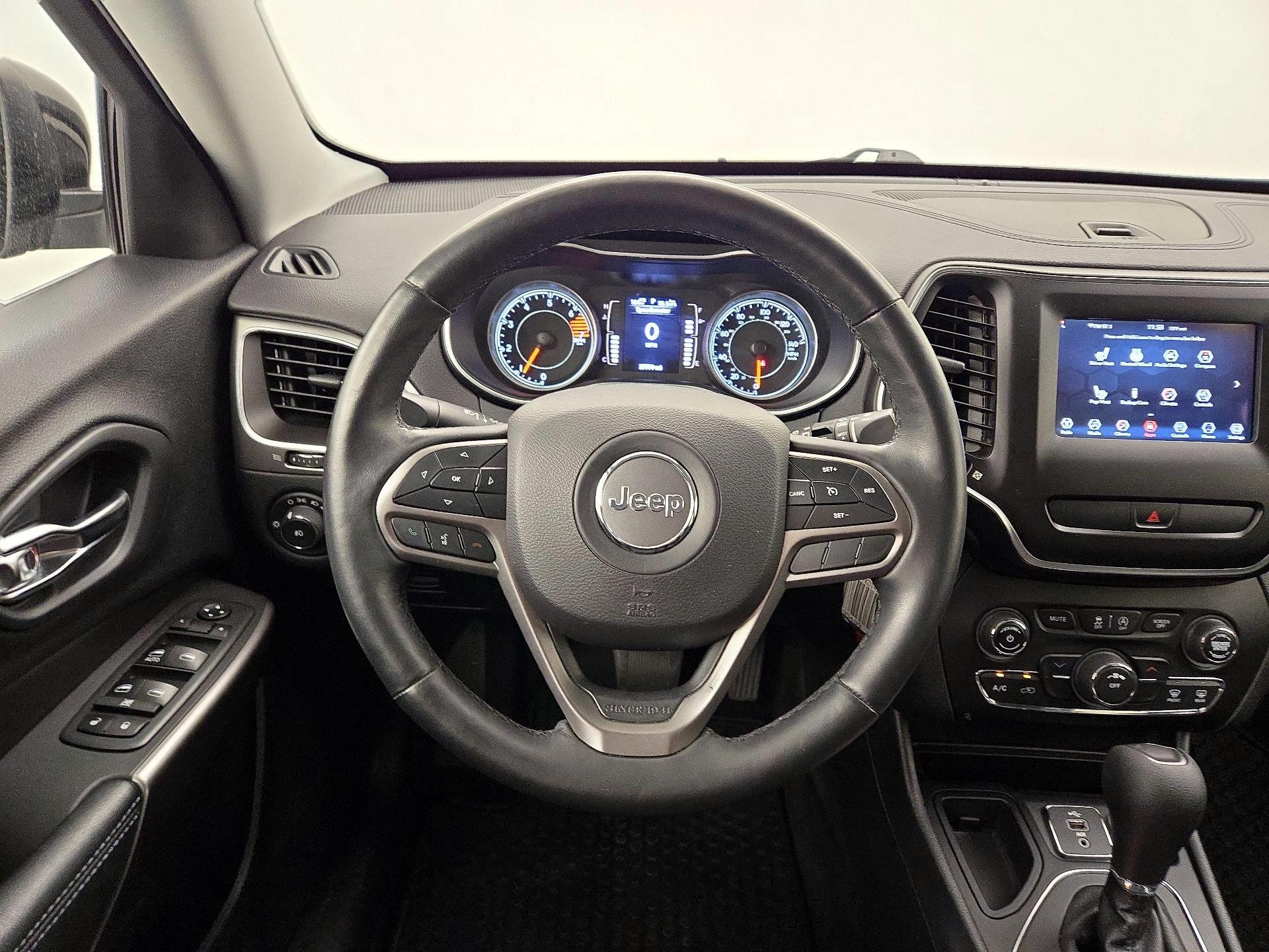 Thumbnail: 2019 Jeep Cherokee - 10