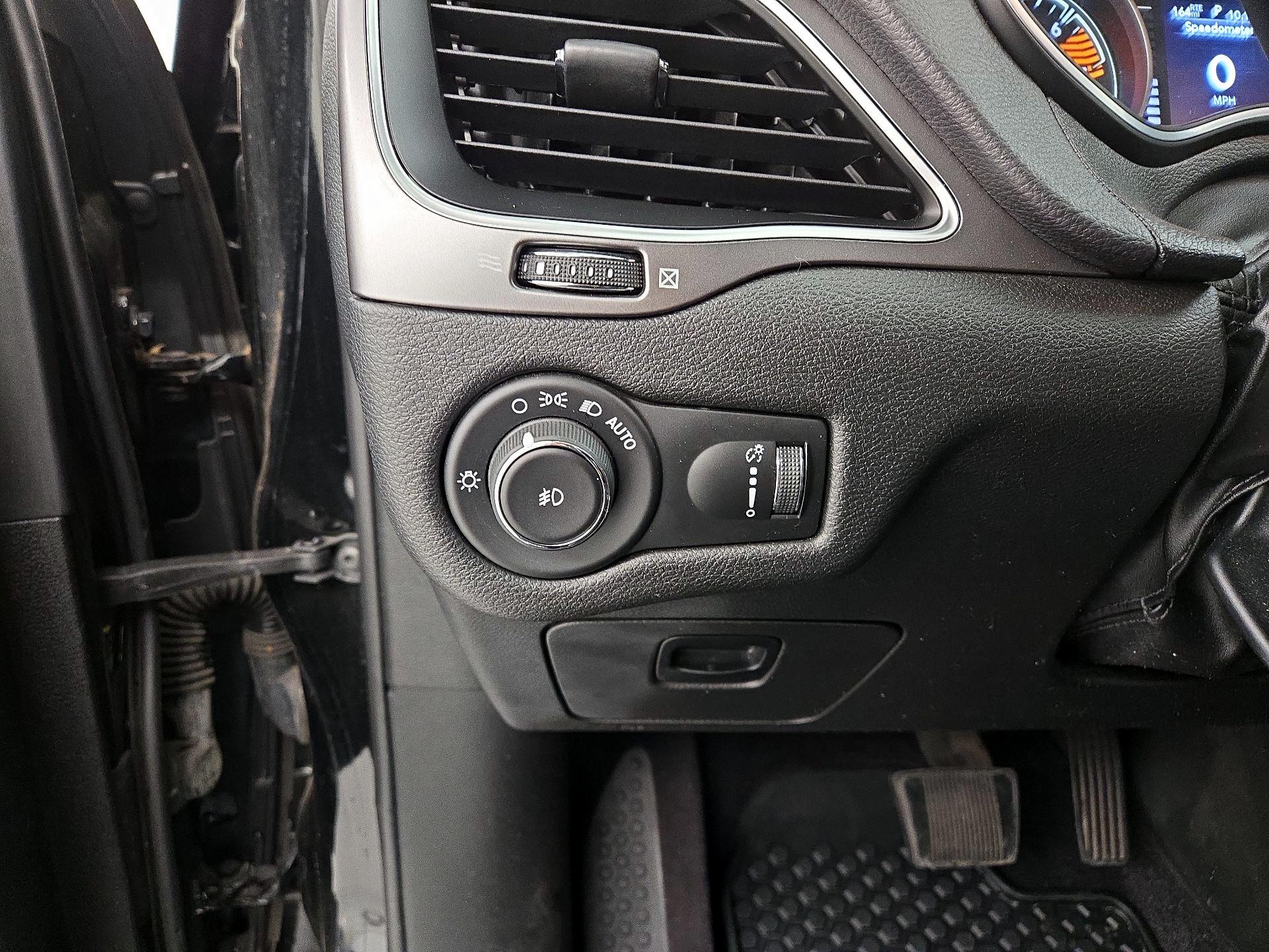 Thumbnail: 2019 Jeep Cherokee - 13