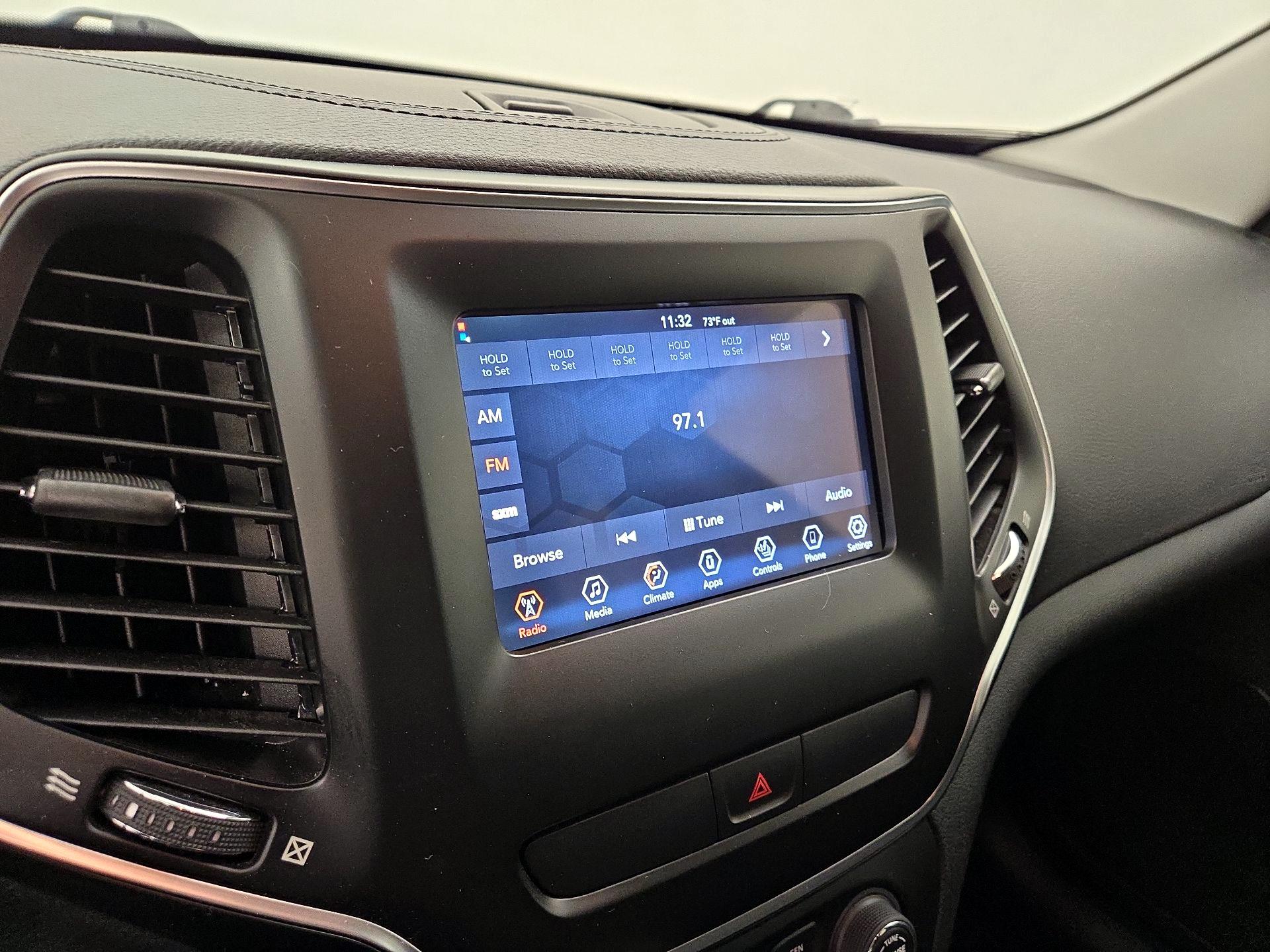 Thumbnail: 2019 Jeep Cherokee - 15