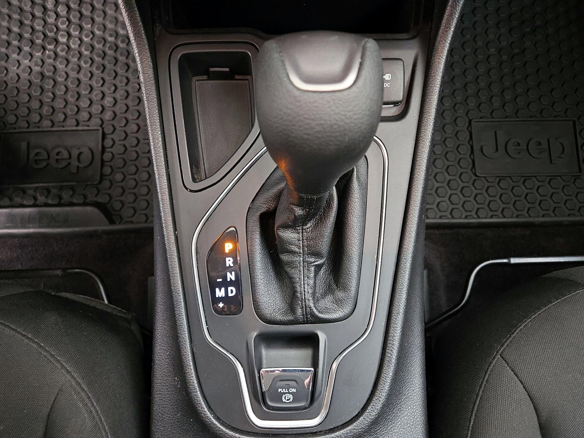 Thumbnail: 2019 Jeep Cherokee - 17