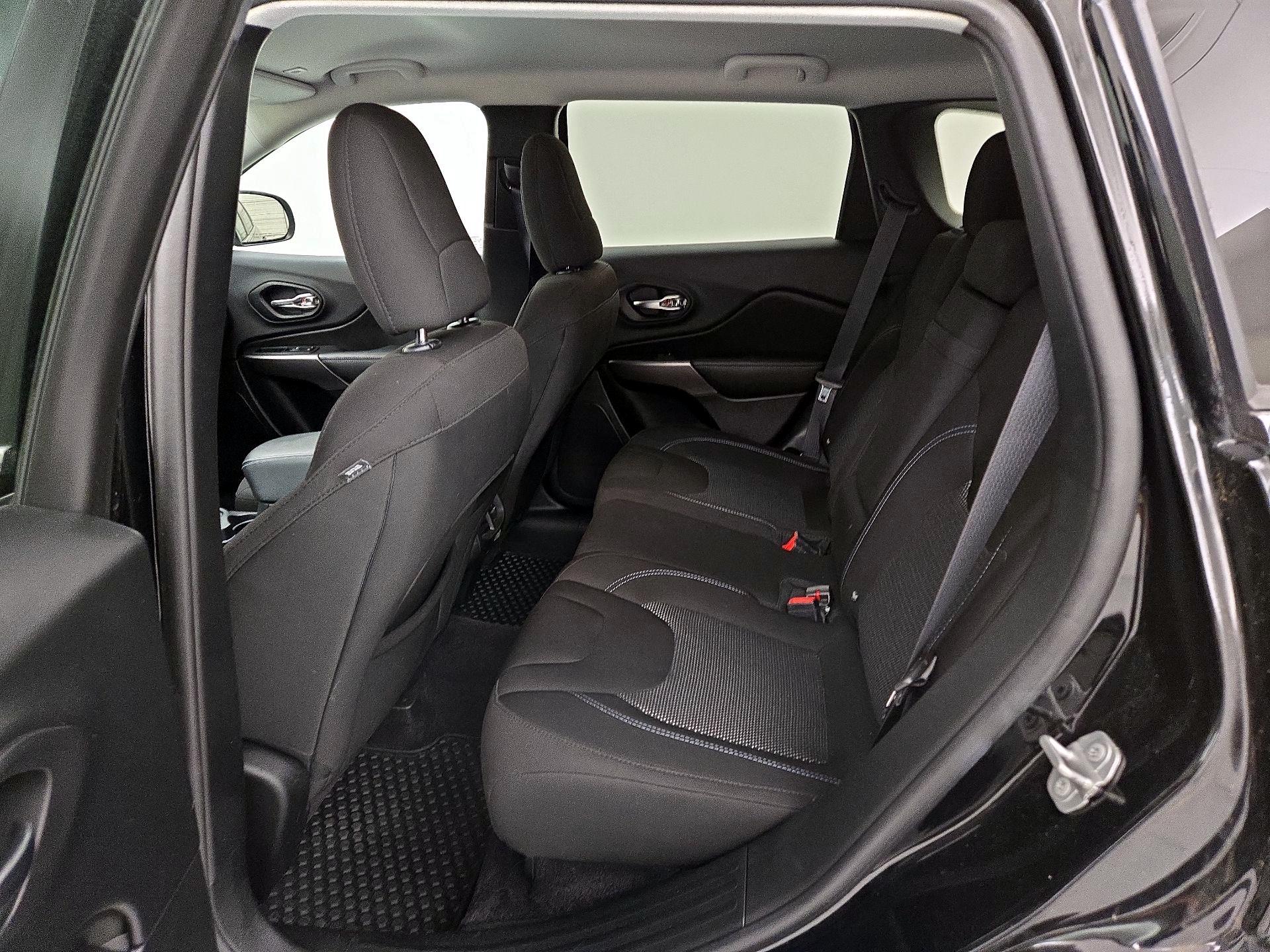 Thumbnail: 2019 Jeep Cherokee - 19