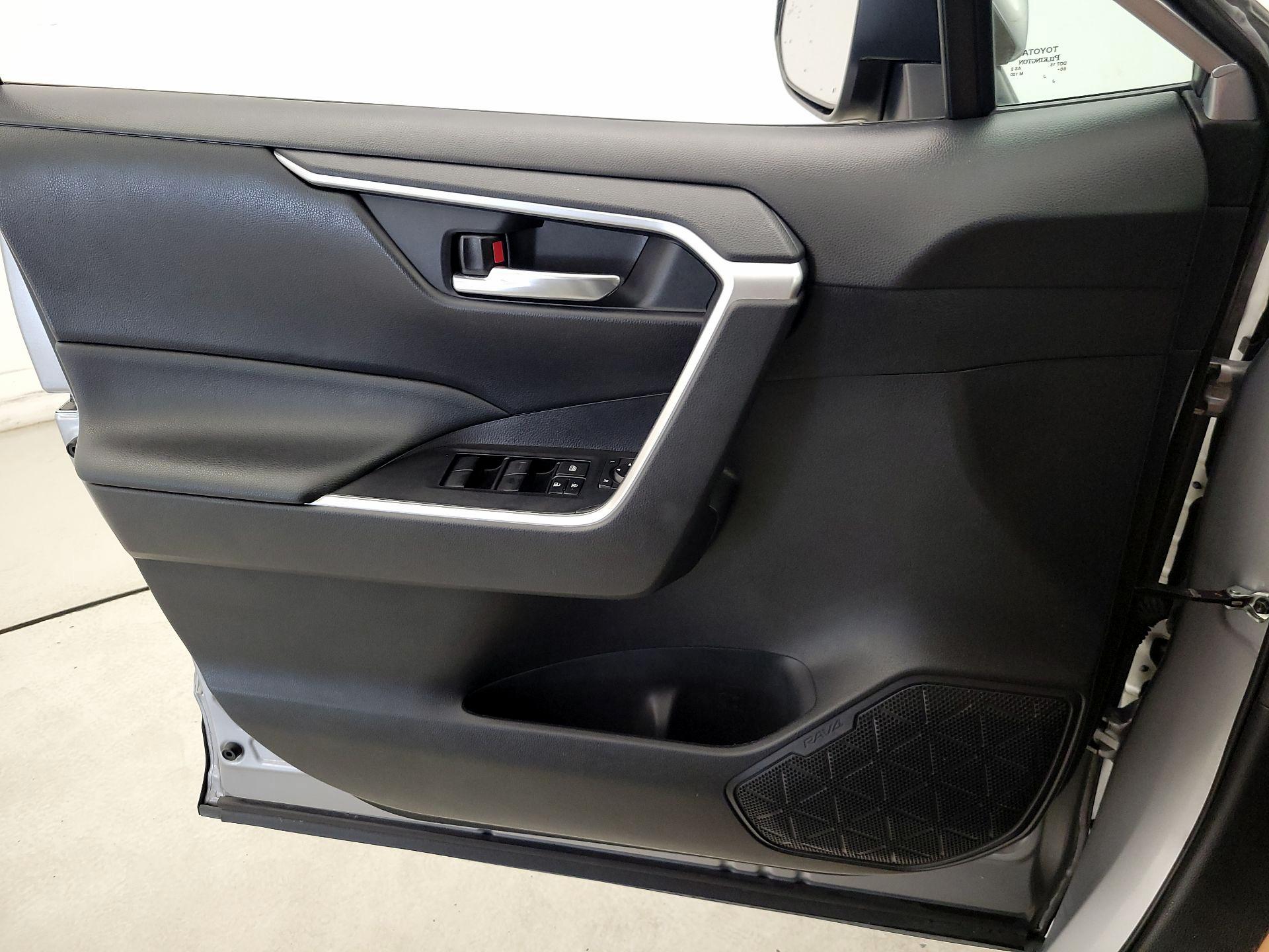 Thumbnail: 2021 Toyota RAV4 - 12